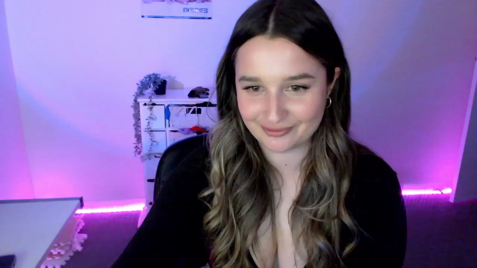 Gallery image thumbnail from StonksRoom's myfreecams stream on, 03/08/2024, 10:24 image 12 of 20