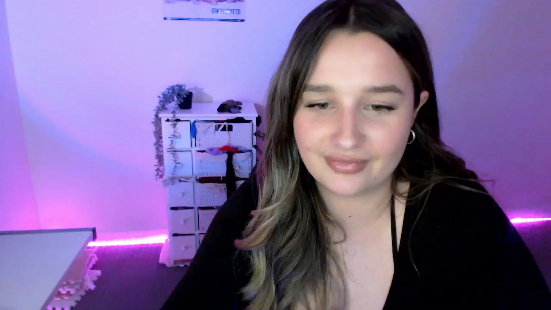 Gallery image thumbnail from StonksRoom's myfreecams stream on, 03/08/2024, 10:24 image 15 of 20