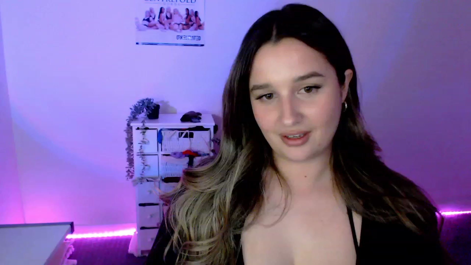 Gallery image thumbnail from StonksRoom's myfreecams stream on, 03/08/2024, 10:24 image 18 of 20