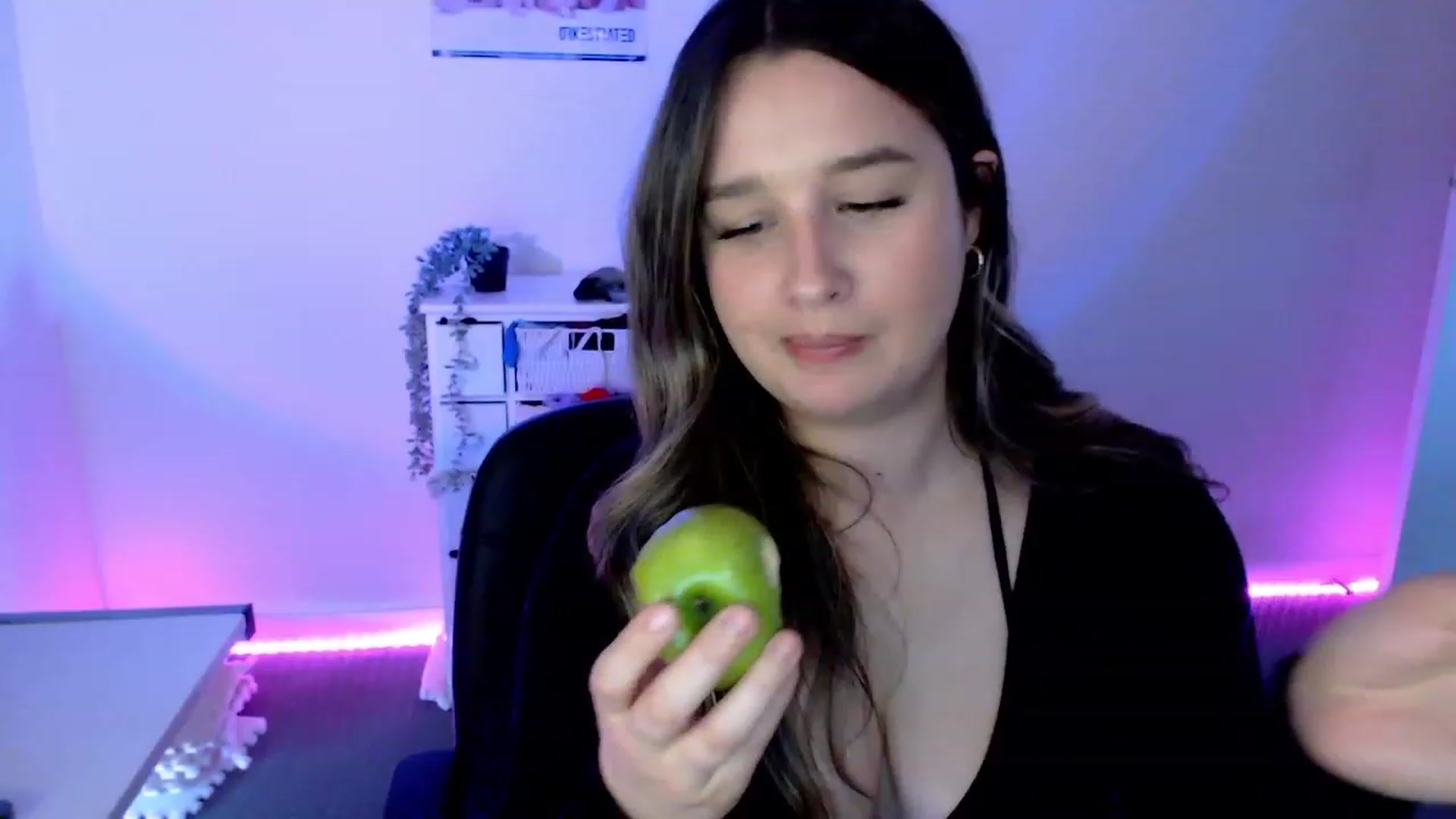 Gallery image thumbnail from StonksRoom's myfreecams stream on, 03/08/2024, 10:24 image 4 of 20