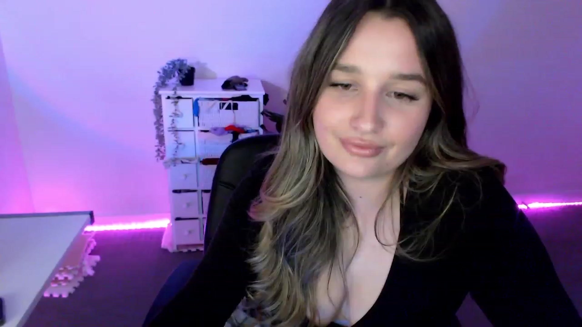 Gallery image thumbnail from StonksRoom's myfreecams stream on, 03/08/2024, 11:27 image 5 of 20
