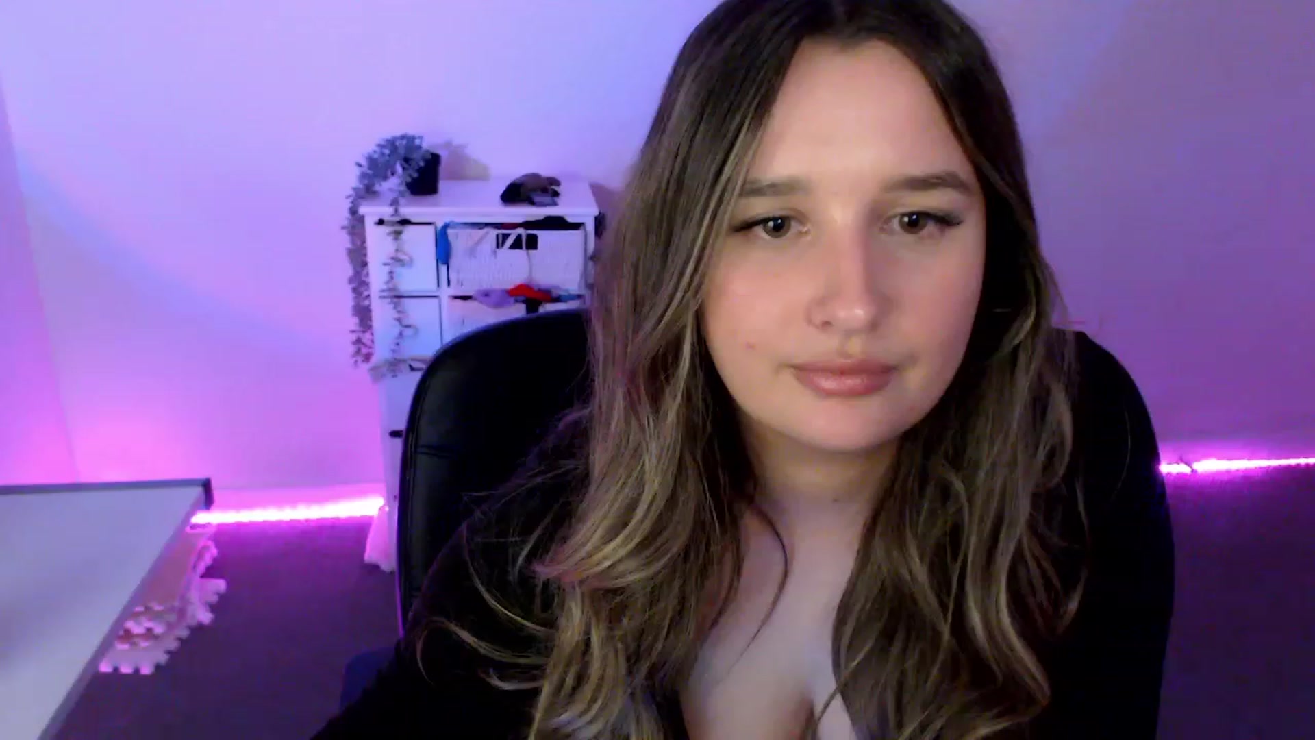 Gallery image thumbnail from StonksRoom's myfreecams stream on, 03/08/2024, 11:27 image 15 of 20