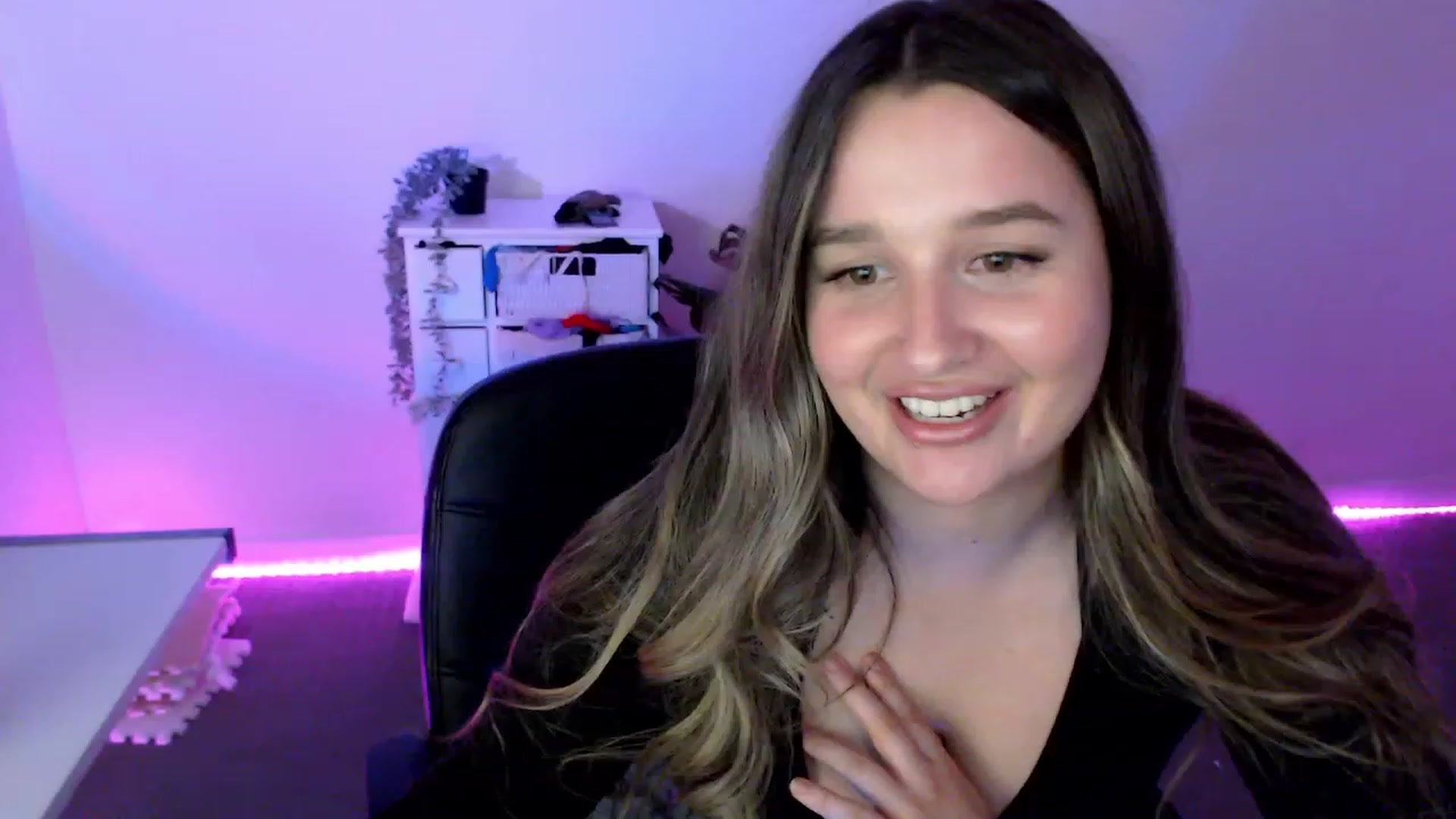 Gallery image thumbnail from StonksRoom's myfreecams stream on, 03/08/2024, 11:27 image 14 of 20
