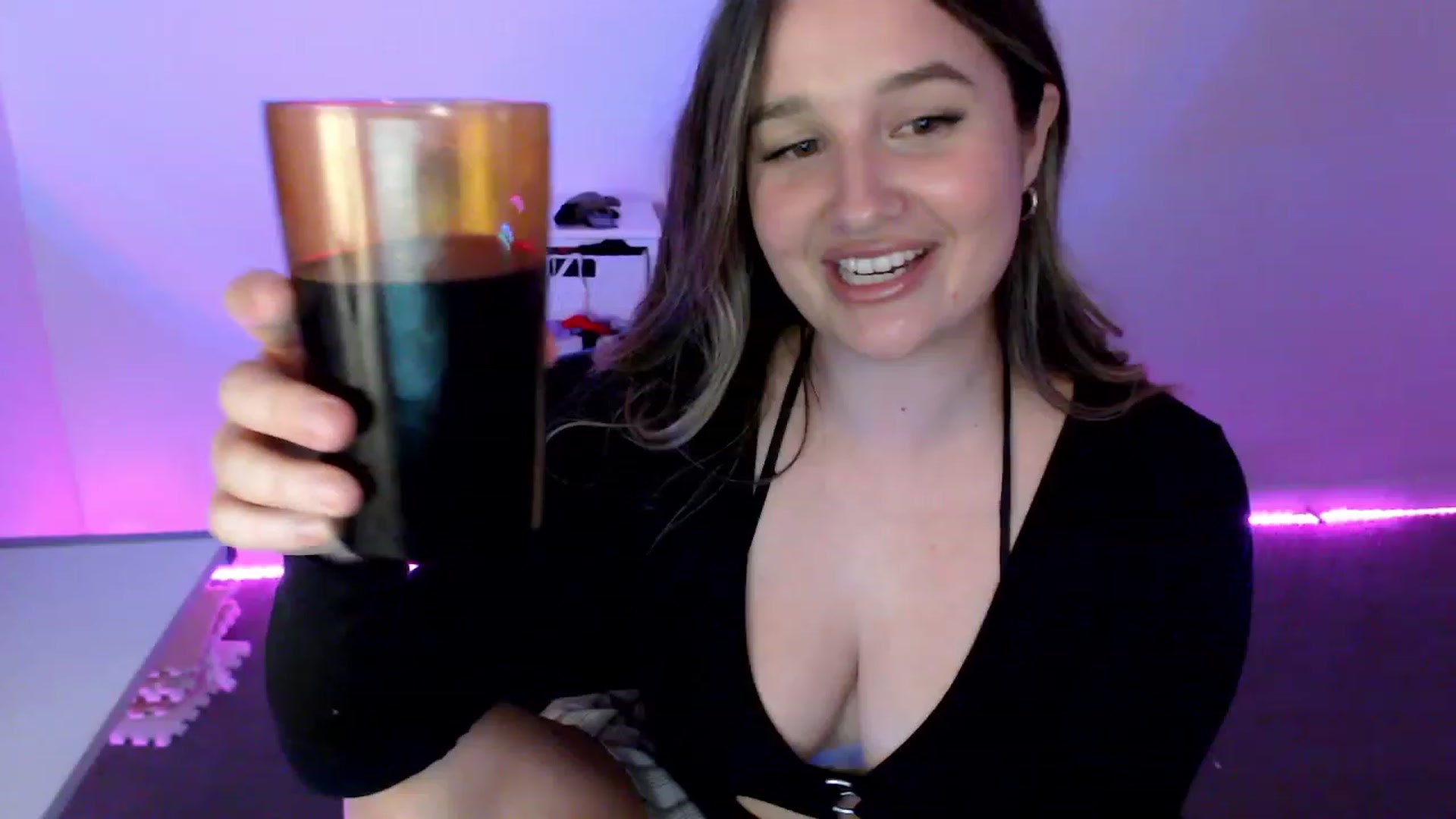 Gallery image thumbnail from StonksRoom's myfreecams stream on, 03/08/2024, 11:27 image 13 of 20