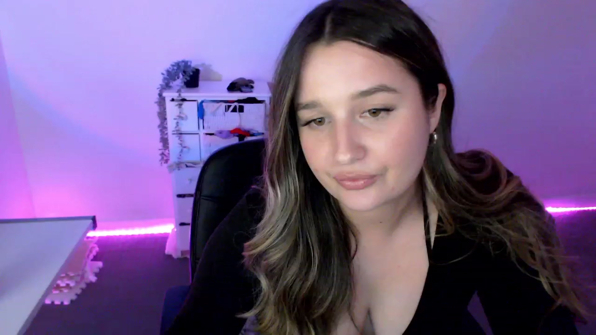 Gallery image thumbnail from StonksRoom's myfreecams stream on, 03/08/2024, 11:27 image 12 of 20