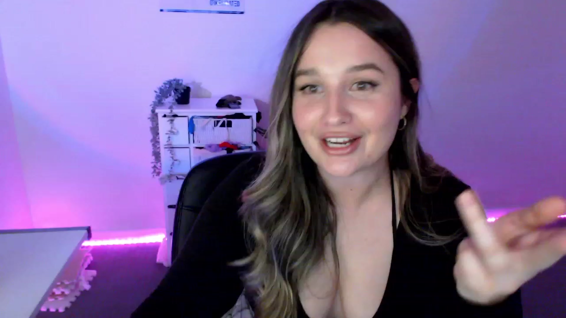 Gallery image thumbnail from StonksRoom's myfreecams stream on, 03/08/2024, 11:27 image 2 of 20