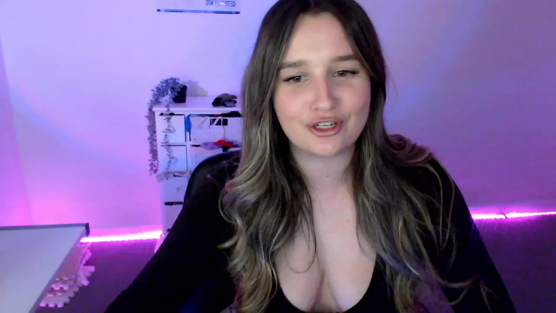 Gallery image thumbnail from StonksRoom's myfreecams stream on, 03/08/2024, 11:27 image 1 of 20