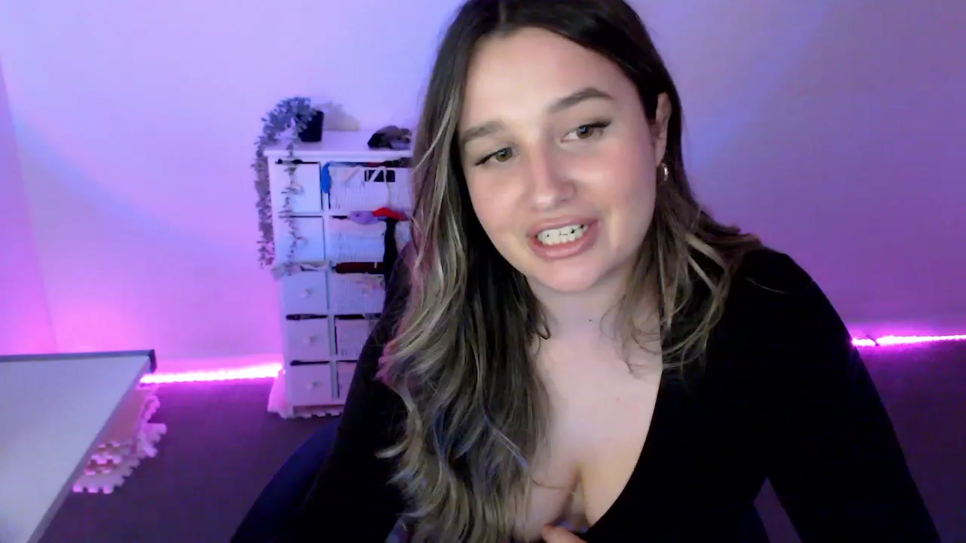 Gallery image thumbnail from StonksRoom's myfreecams stream on, 03/08/2024, 11:27 image 9 of 20