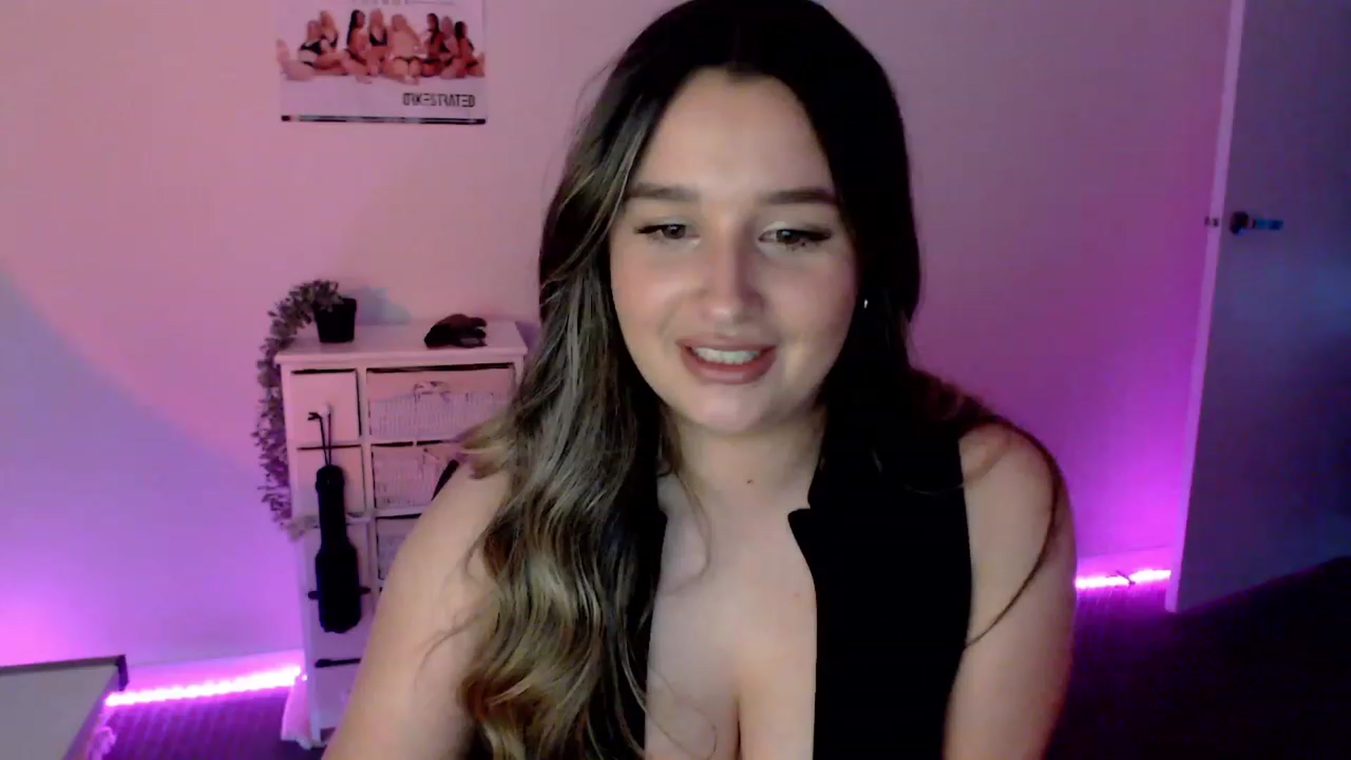 Gallery image thumbnail from StonksRoom's myfreecams stream on, 03/09/2024, 08:47 image 13 of 20