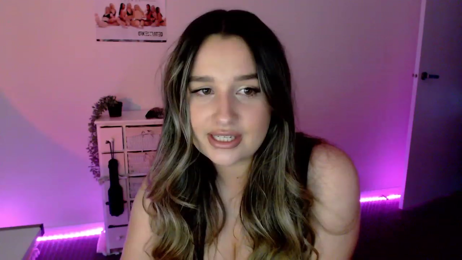 Gallery image thumbnail from StonksRoom's myfreecams stream on, 03/09/2024, 08:47 image 18 of 20