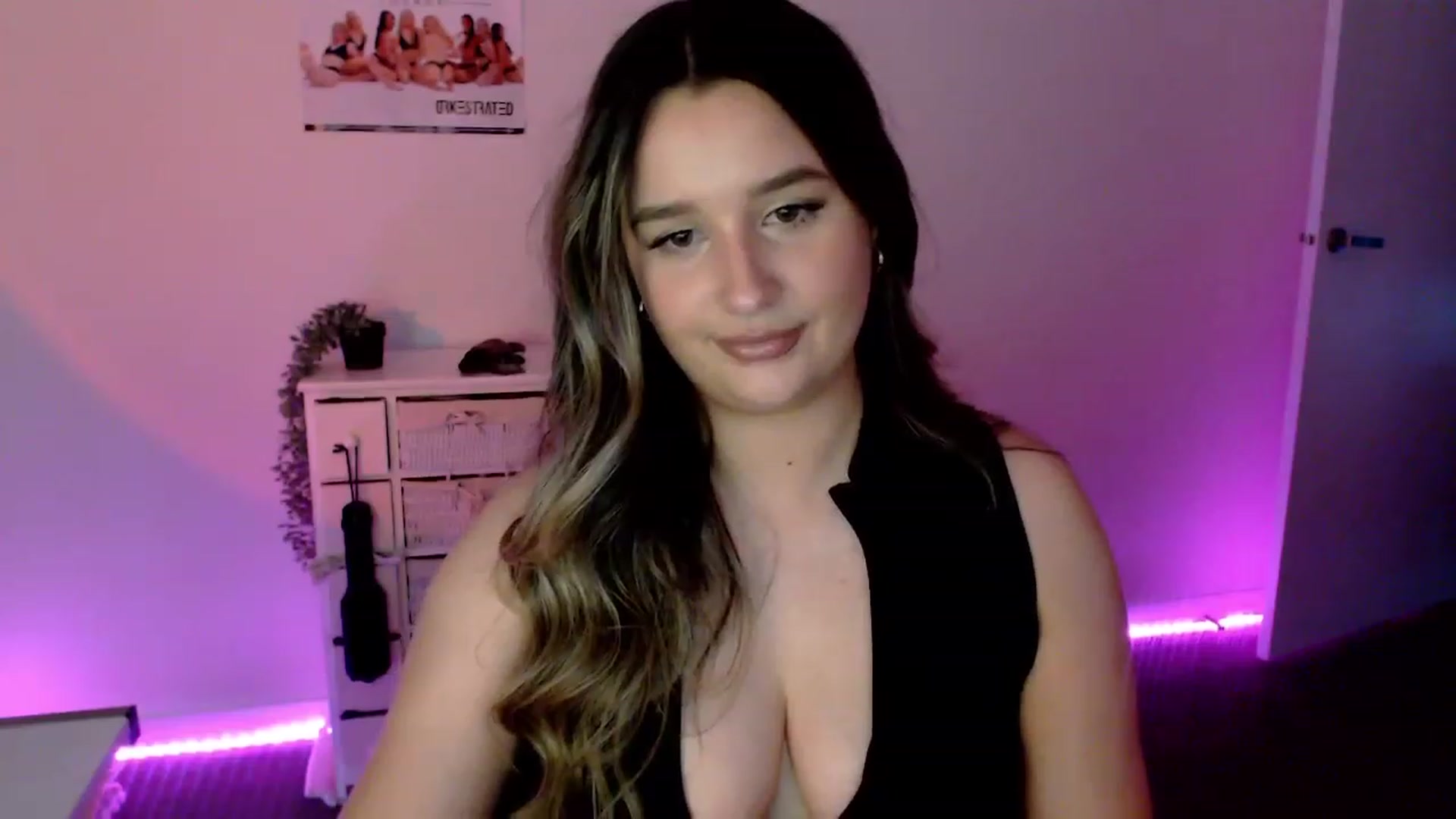 Gallery image thumbnail from StonksRoom's myfreecams stream on, 03/09/2024, 08:47 image 16 of 20