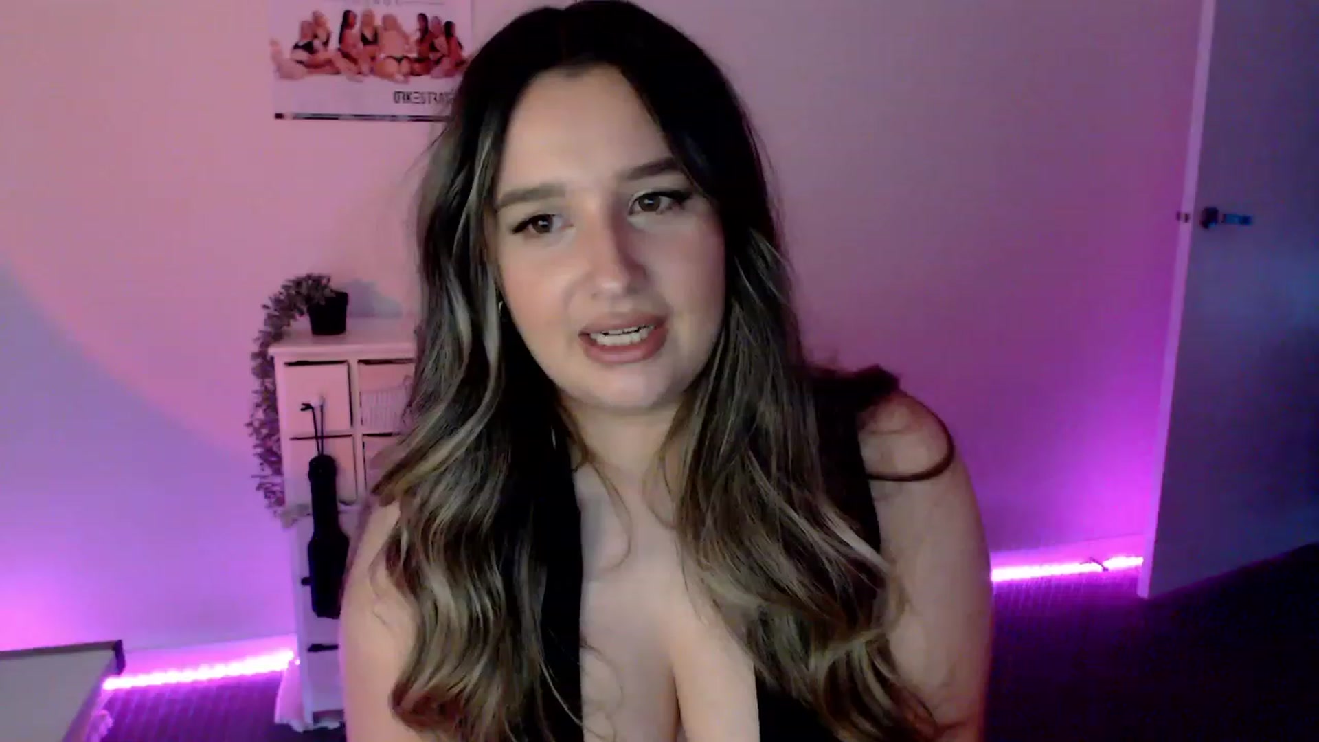 Gallery image thumbnail from StonksRoom's myfreecams stream on, 03/09/2024, 08:47 image 12 of 20