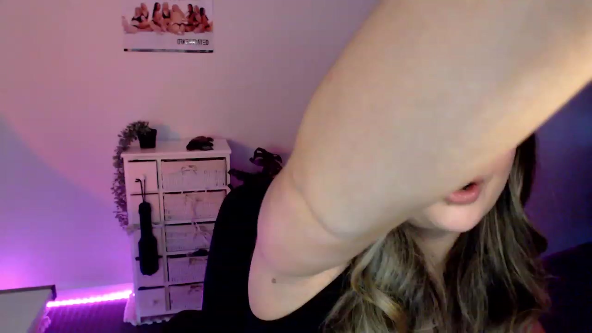 Gallery image thumbnail from StonksRoom's myfreecams stream on, 03/09/2024, 08:47 image 14 of 20