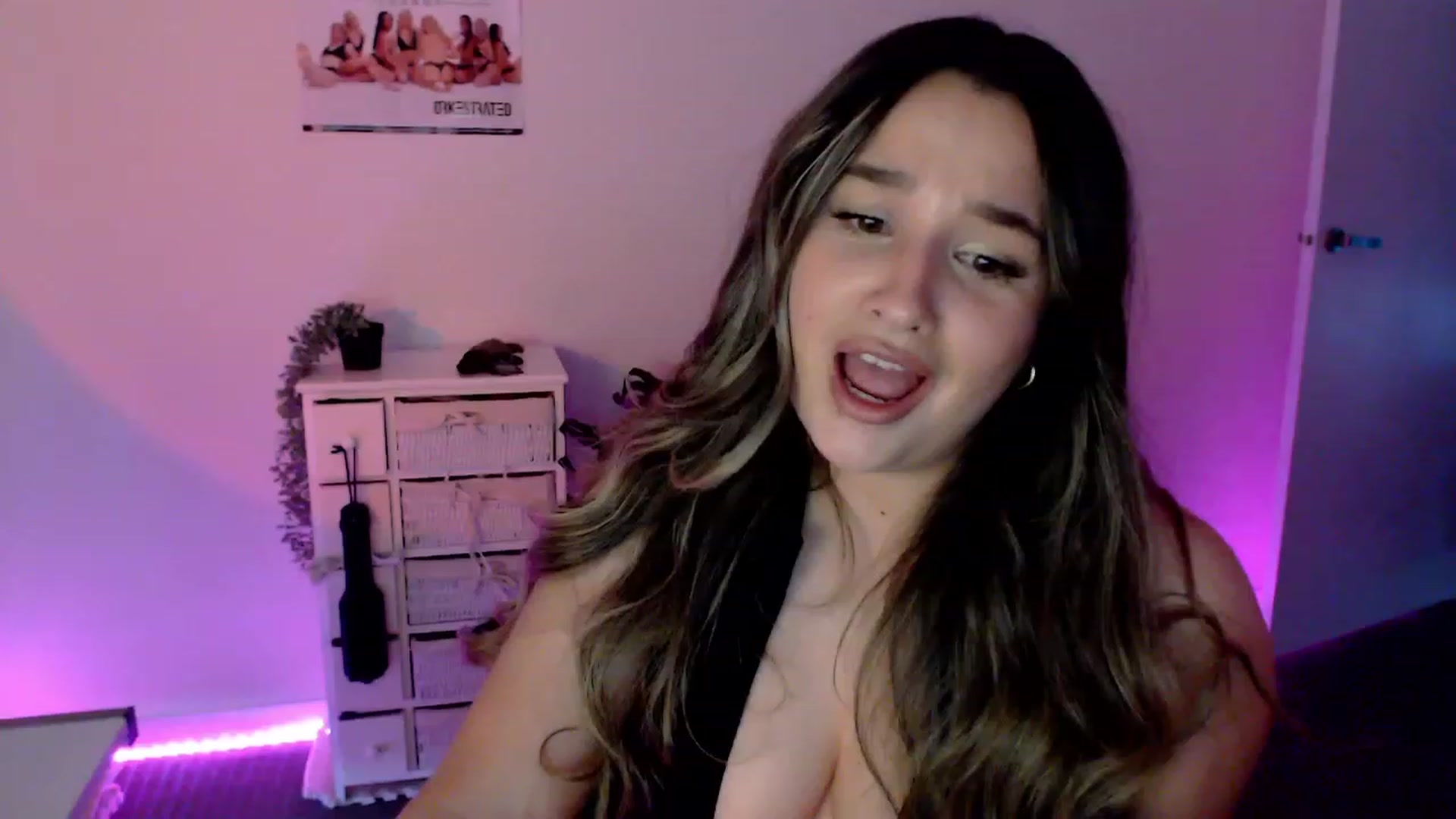 Gallery image thumbnail from StonksRoom's myfreecams stream on, 03/09/2024, 08:47 image 10 of 20