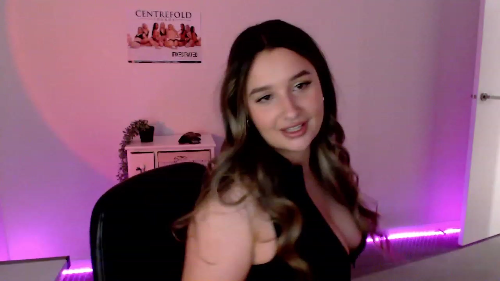 Gallery image thumbnail from StonksRoom's myfreecams stream on, 03/09/2024, 09:03 image 18 of 20