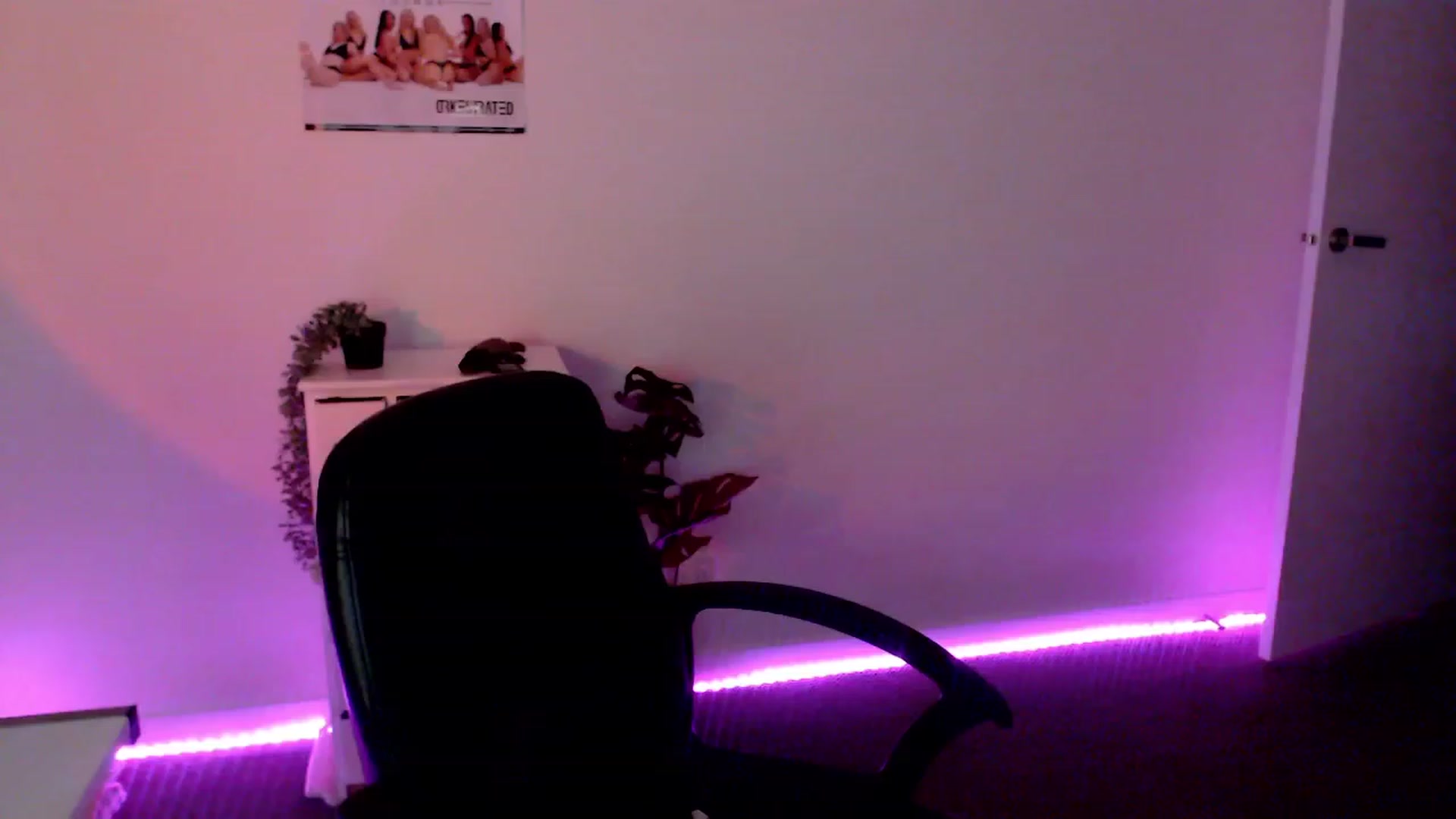 Gallery image thumbnail from StonksRoom's myfreecams stream on, 03/09/2024, 09:03 image 1 of 20
