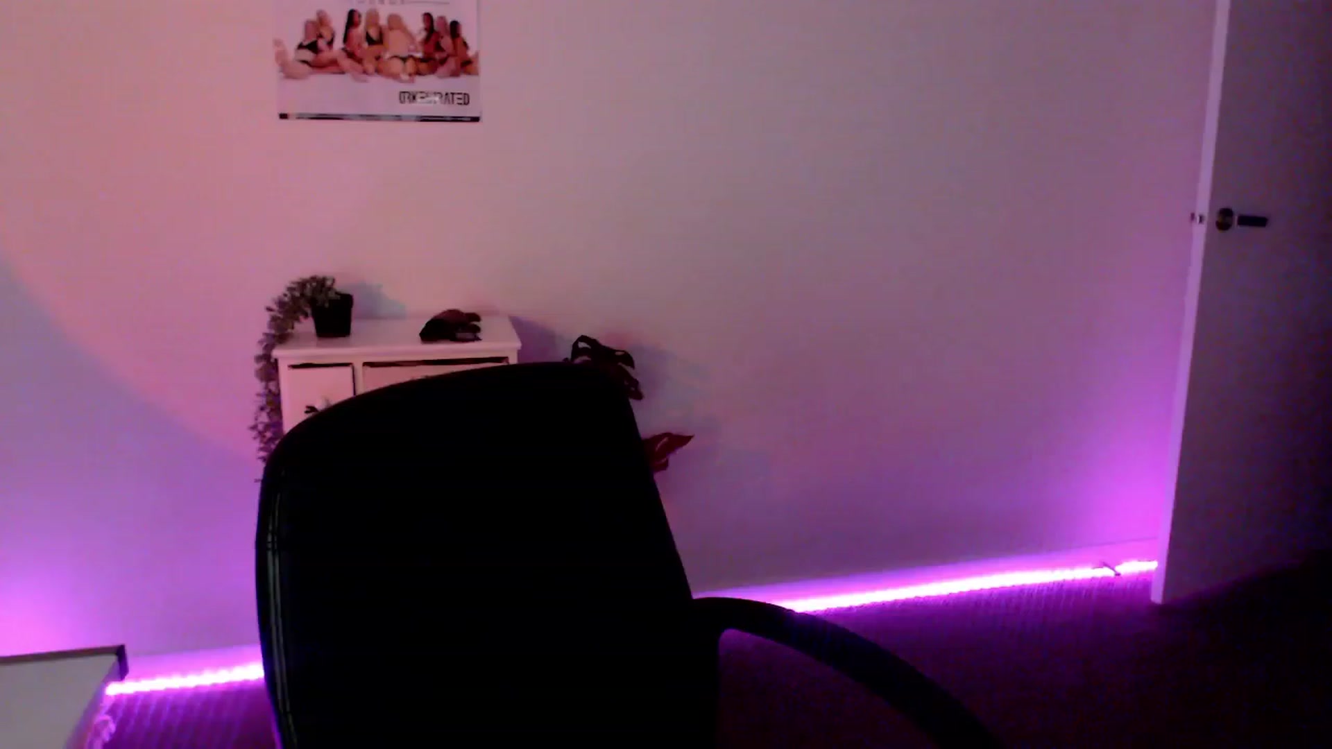 Gallery image thumbnail from StonksRoom's myfreecams stream on, 03/09/2024, 09:03 image 3 of 20