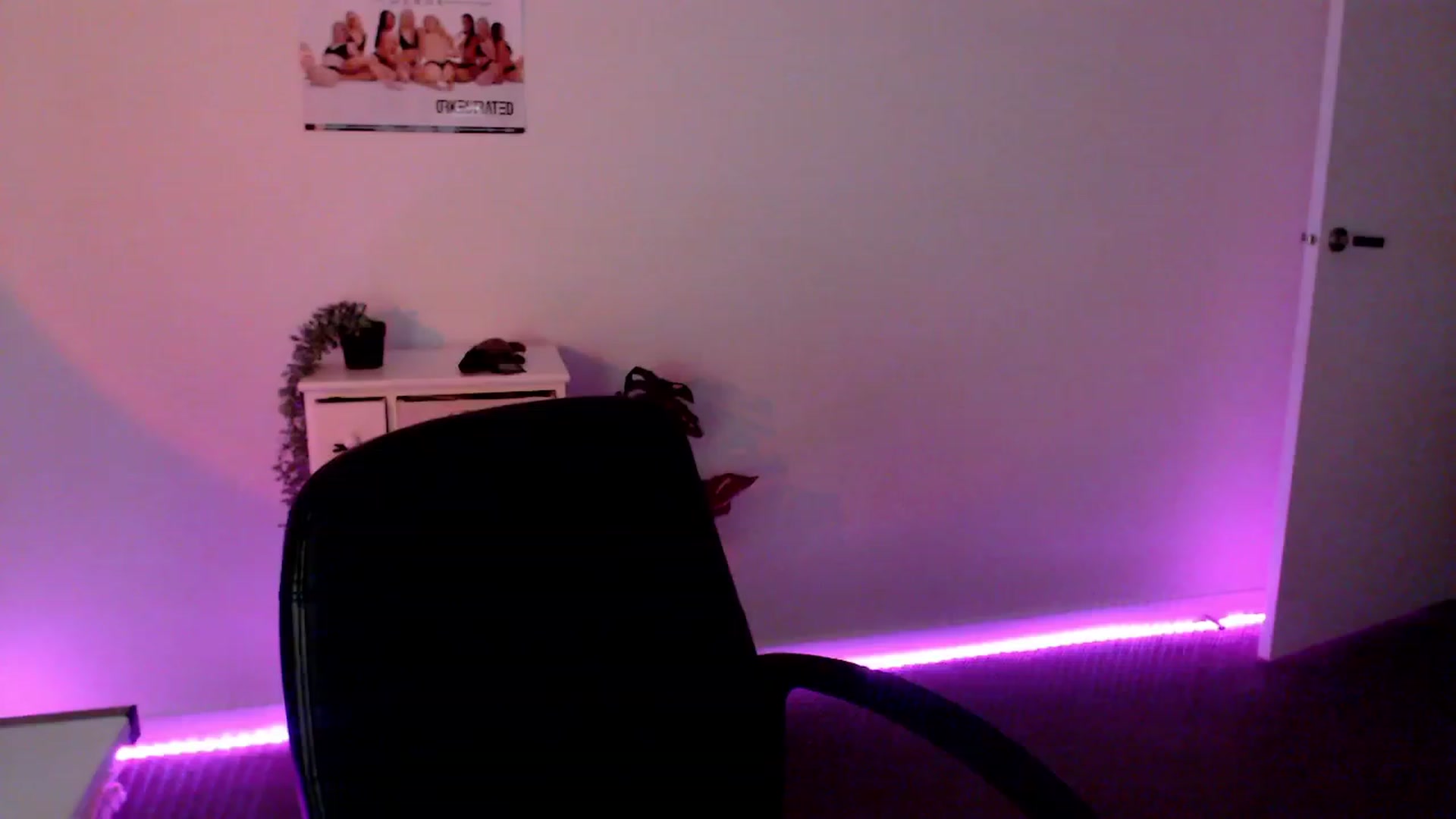 Gallery image thumbnail from StonksRoom's myfreecams stream on, 03/09/2024, 09:03 image 4 of 20
