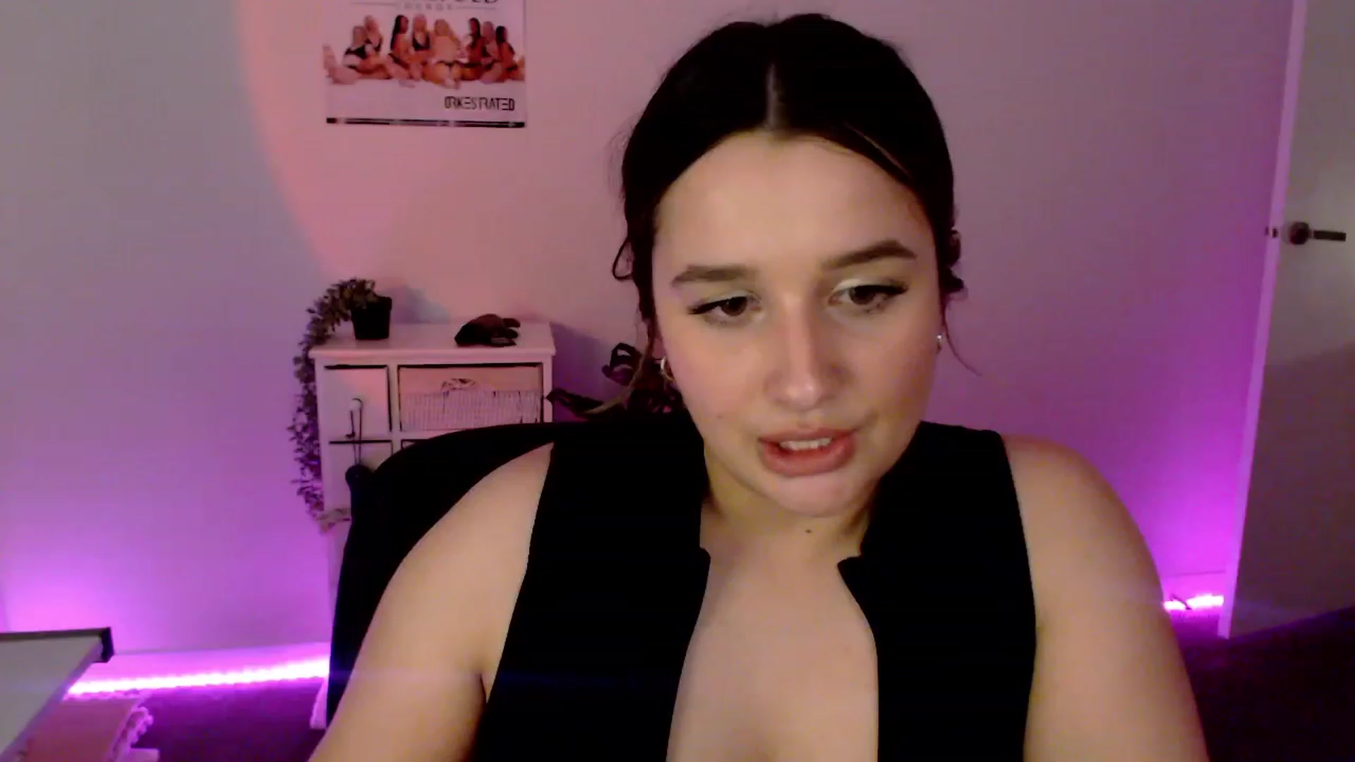 Gallery image thumbnail from StonksRoom's myfreecams stream on, 03/09/2024, 14:52 image 3 of 20