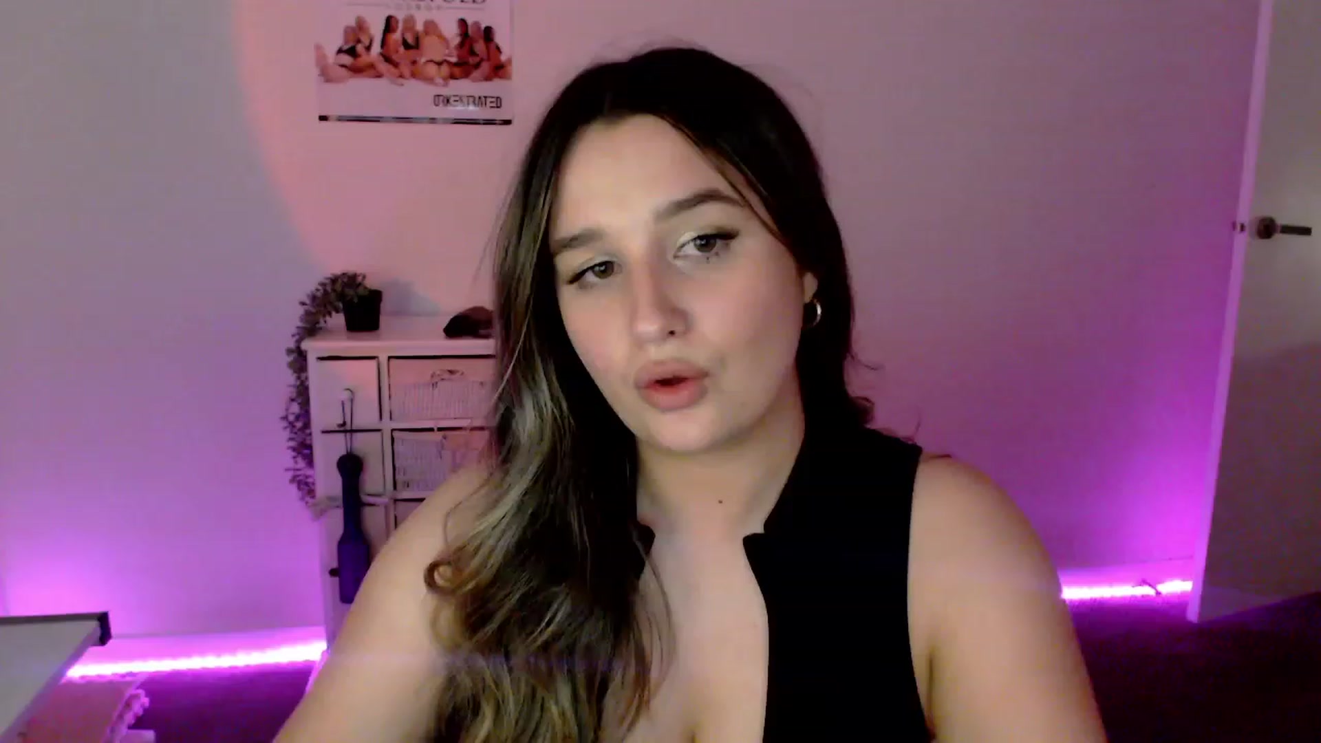 Gallery image thumbnail from StonksRoom's myfreecams stream on, 03/09/2024, 14:52 image 1 of 20