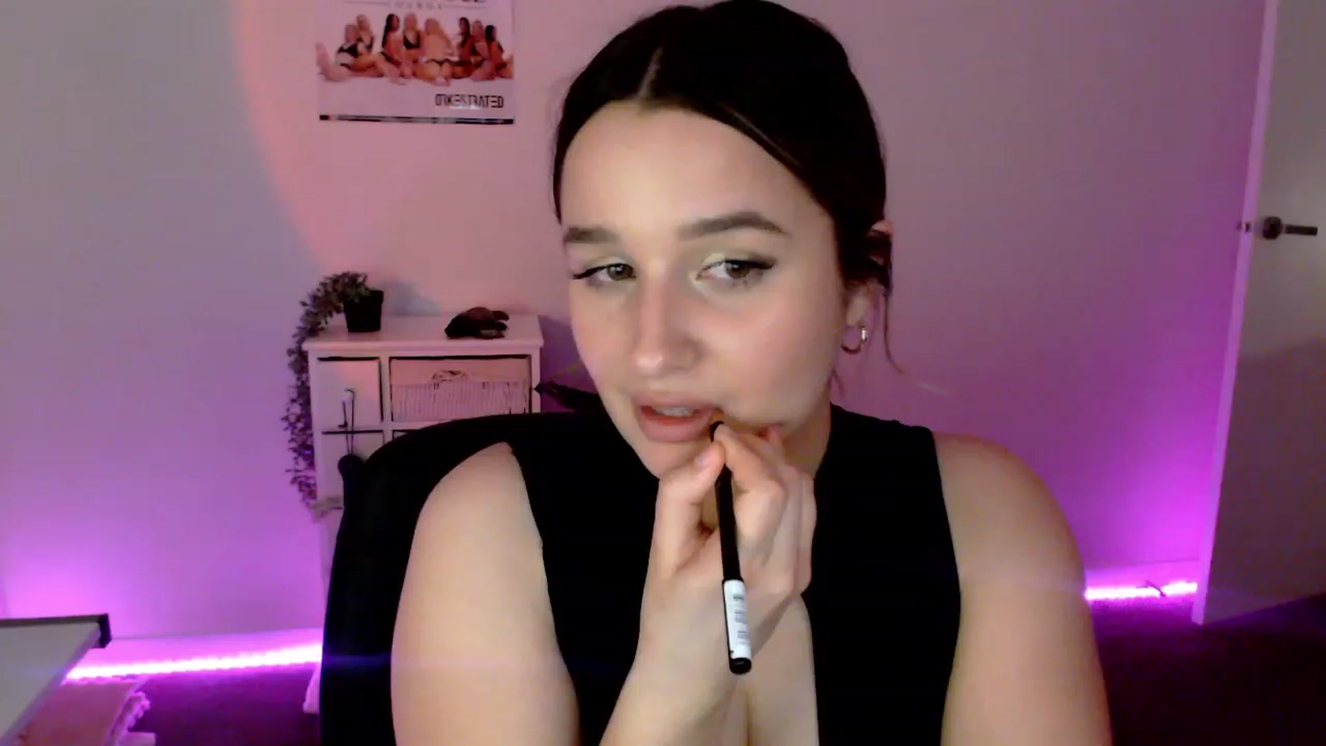 Gallery image thumbnail from StonksRoom's myfreecams stream on, 03/09/2024, 14:52 image 4 of 20