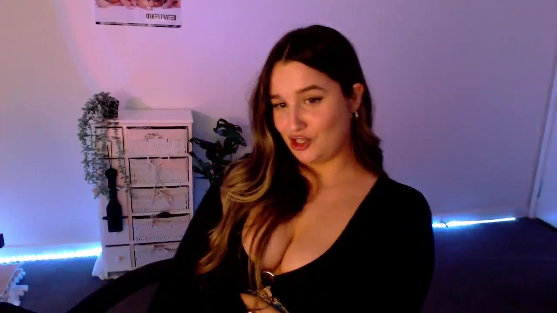 Gallery image thumbnail from StonksRoom's myfreecams stream on, 03/15/2024, 09:00 image 5 of 20