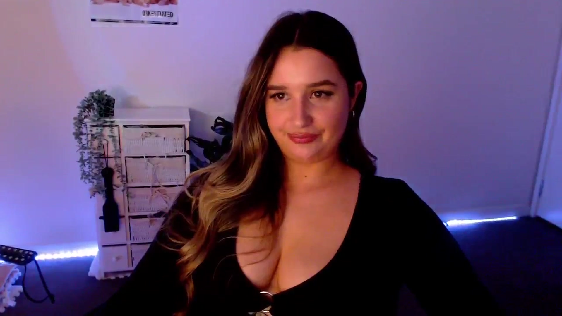 Gallery image thumbnail from StonksRoom's myfreecams stream on, 03/15/2024, 09:00 image 16 of 20