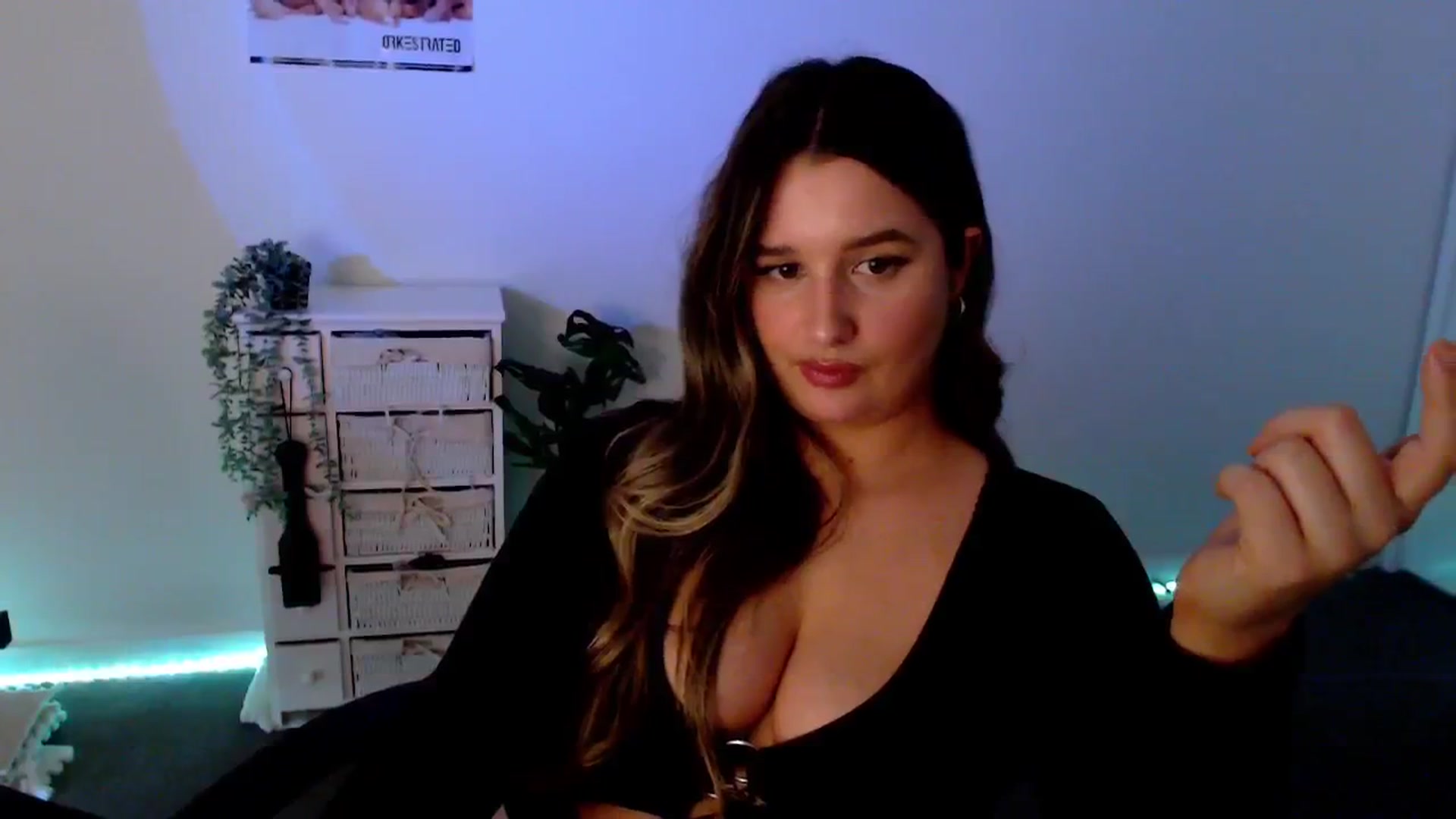 Gallery image thumbnail from StonksRoom's myfreecams stream on, 03/15/2024, 09:00 image 4 of 20