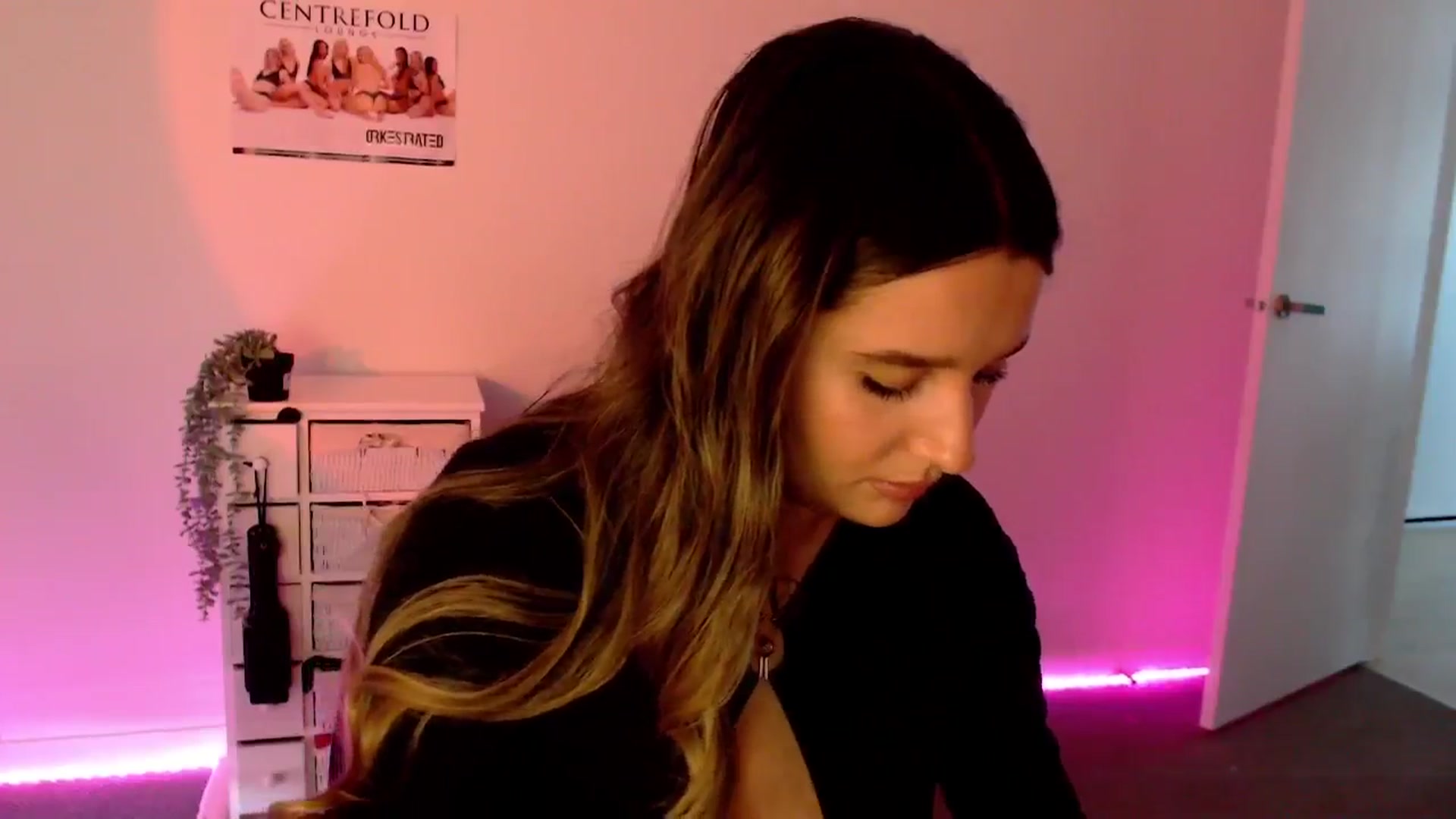 Gallery image thumbnail from StonksRoom's myfreecams stream on, 03/20/2024, 07:02 image 12 of 20