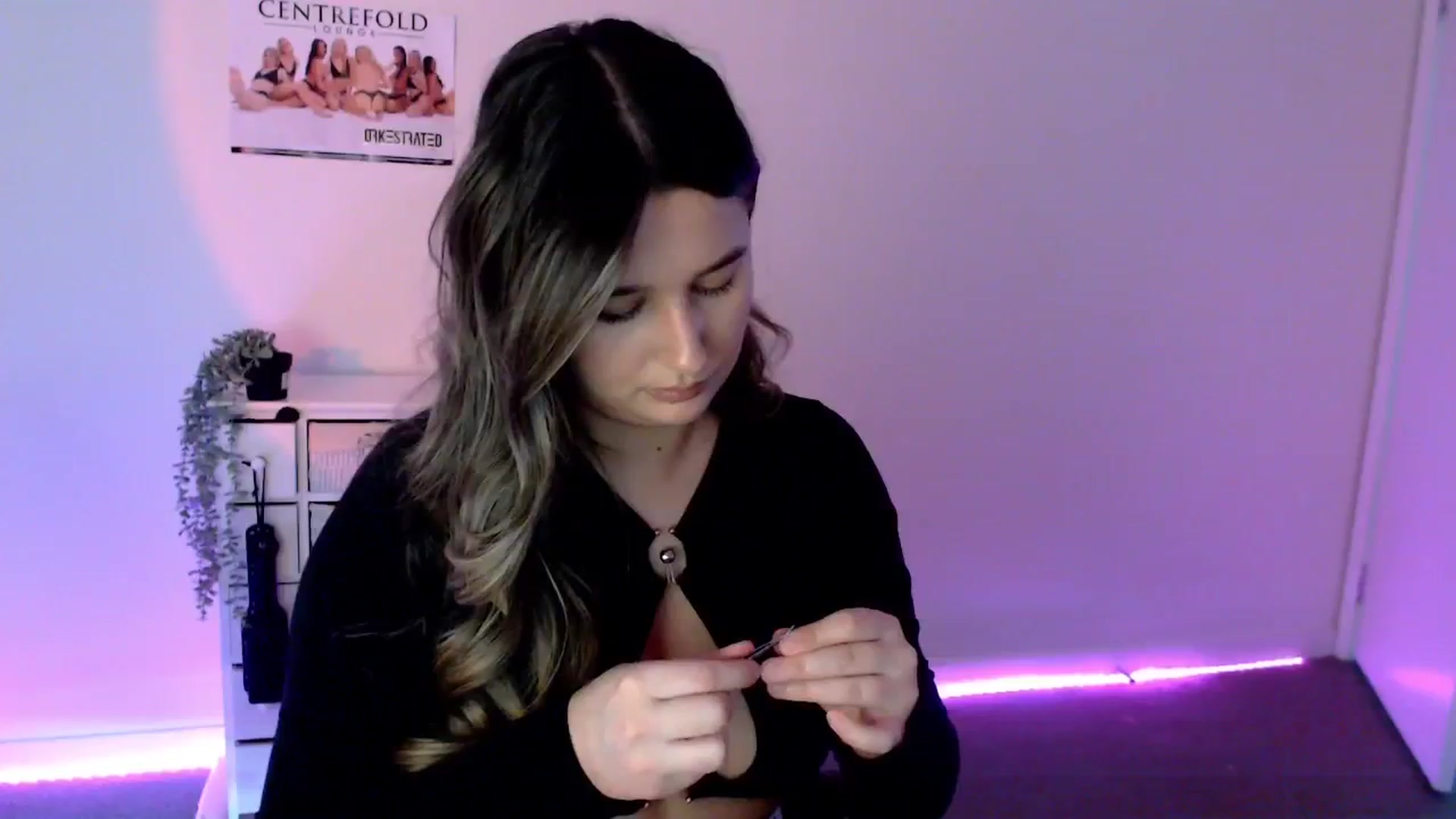 Gallery image thumbnail from StonksRoom's myfreecams stream on, 03/20/2024, 07:02 image 1 of 20