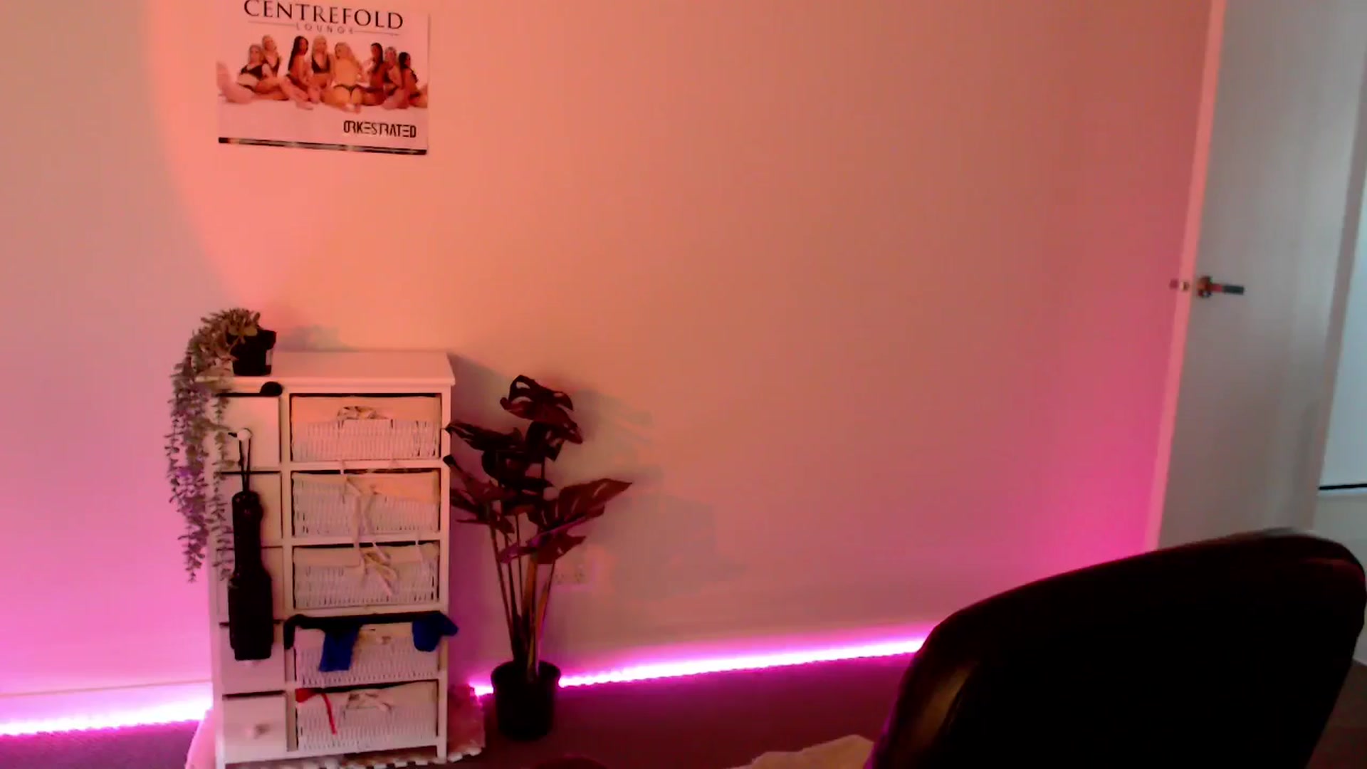 Gallery image thumbnail from StonksRoom's myfreecams stream on, 03/20/2024, 07:02 image 15 of 20