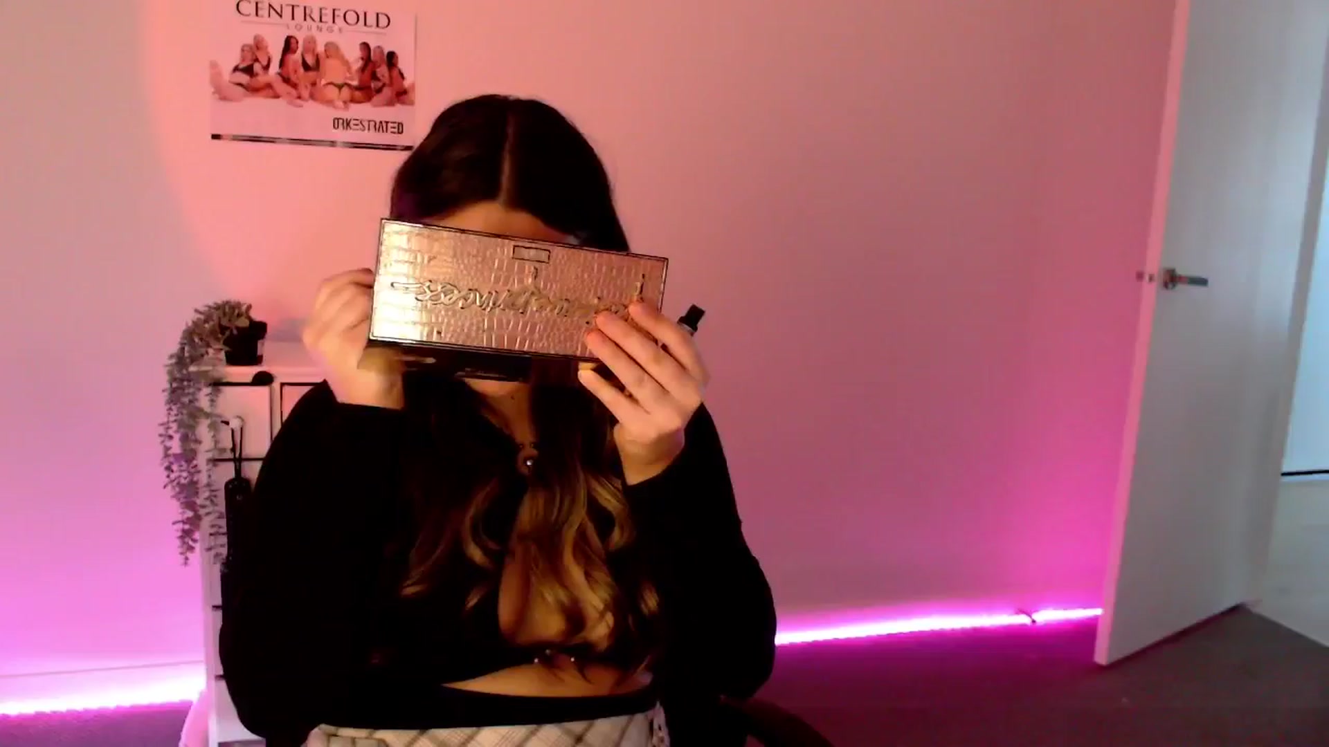 Gallery image thumbnail from StonksRoom's myfreecams stream on, 03/20/2024, 07:02 image 3 of 20