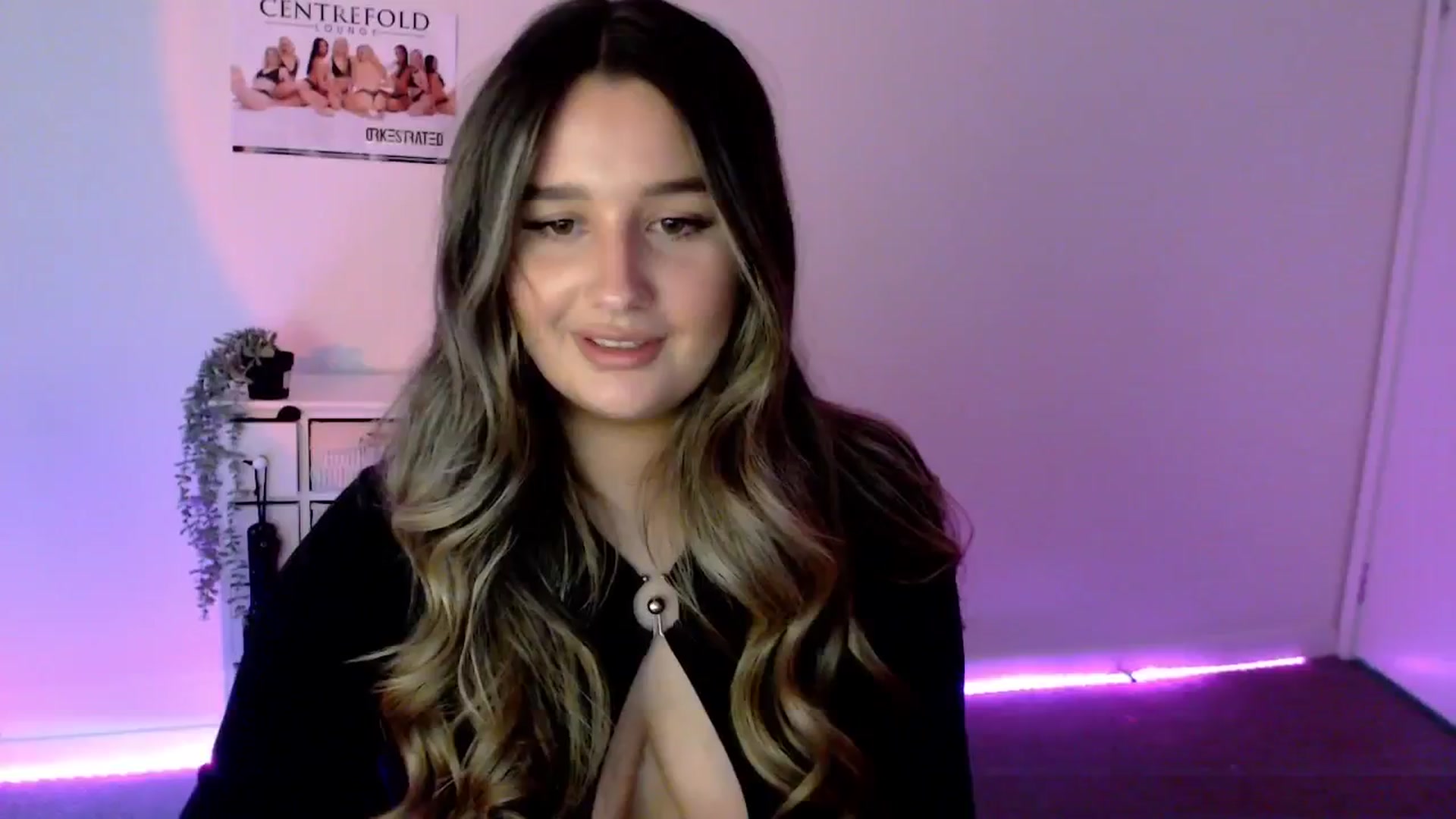 Gallery image thumbnail from StonksRoom's myfreecams stream on, 03/20/2024, 07:02 image 17 of 20