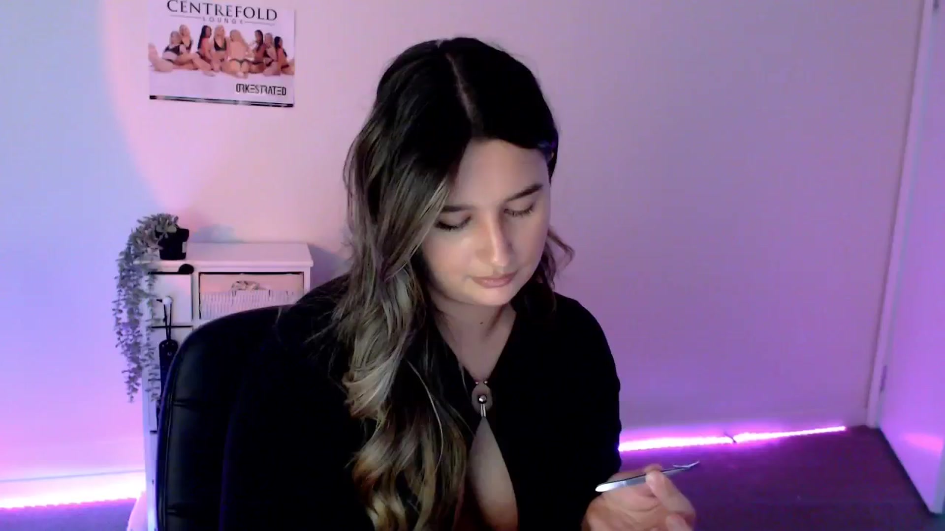 Gallery image thumbnail from StonksRoom's myfreecams stream on, 03/20/2024, 07:02 image 2 of 20