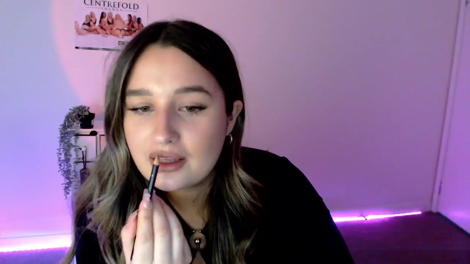 Gallery image thumbnail from StonksRoom's myfreecams stream on, 03/20/2024, 07:02 image 19 of 20