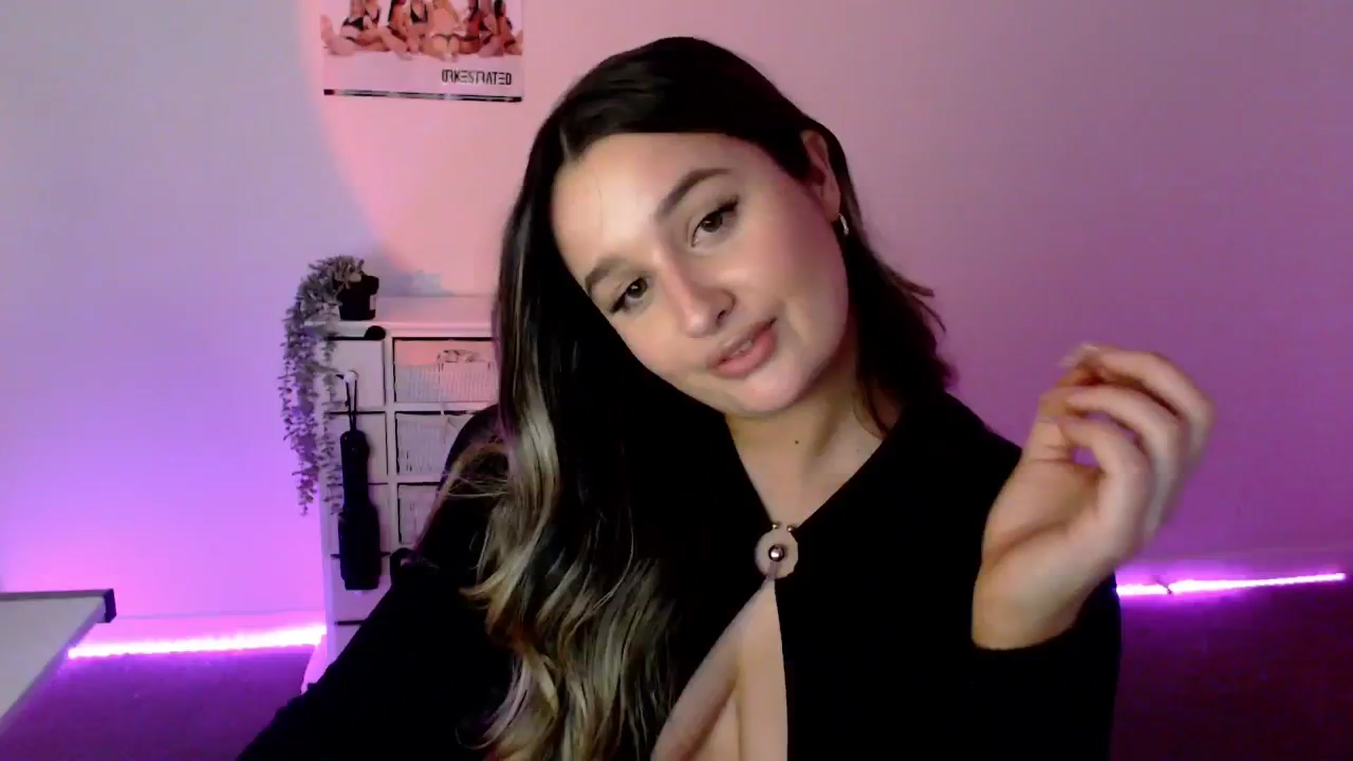 Gallery image thumbnail from StonksRoom's myfreecams stream on, 03/20/2024, 11:11 image 15 of 20