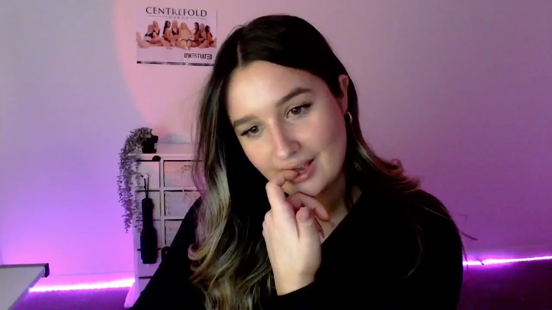 Gallery image thumbnail from StonksRoom's myfreecams stream on, 03/20/2024, 11:11 image 9 of 20