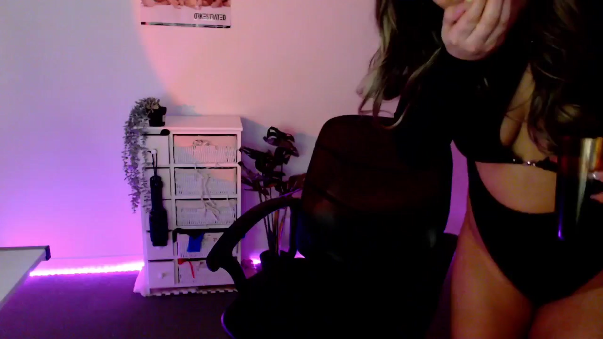 Gallery image thumbnail from StonksRoom's myfreecams stream on, 03/20/2024, 11:11 image 19 of 20