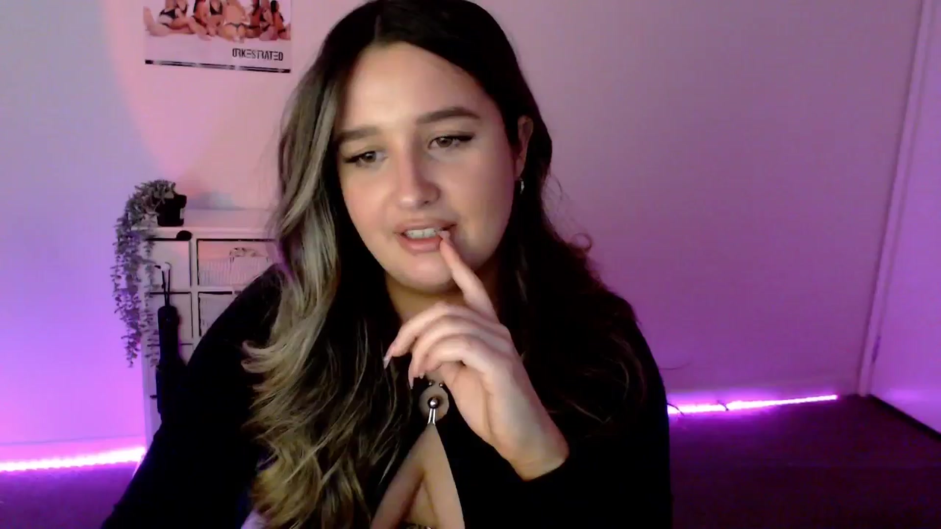 Gallery image thumbnail from StonksRoom's myfreecams stream on, 03/20/2024, 11:11 image 7 of 20
