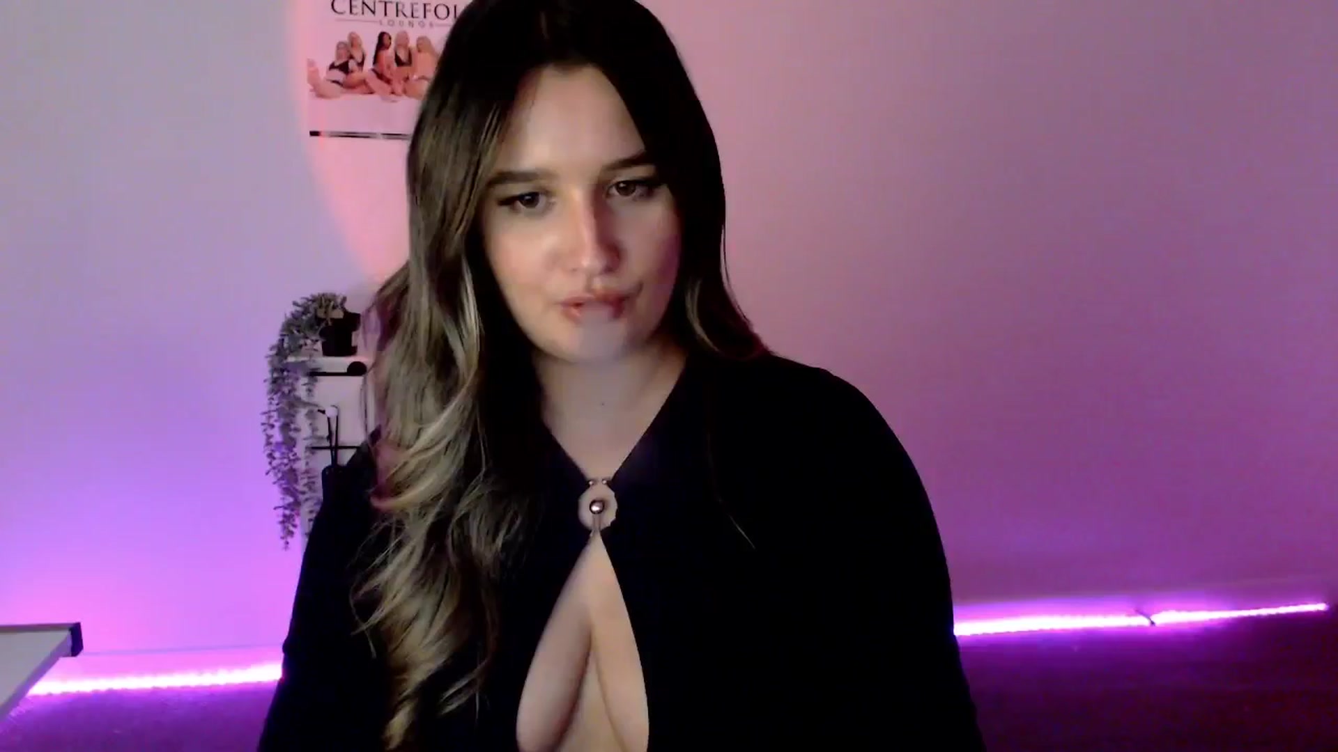 Gallery image thumbnail from StonksRoom's myfreecams stream on, 03/20/2024, 13:23 image 18 of 20