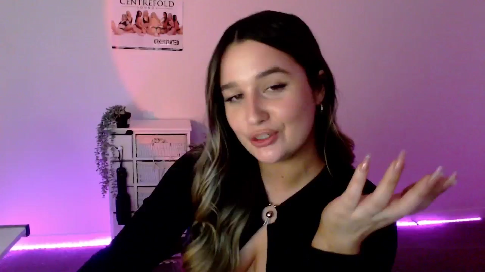 Gallery image thumbnail from StonksRoom's myfreecams stream on, 03/20/2024, 13:23 image 10 of 20