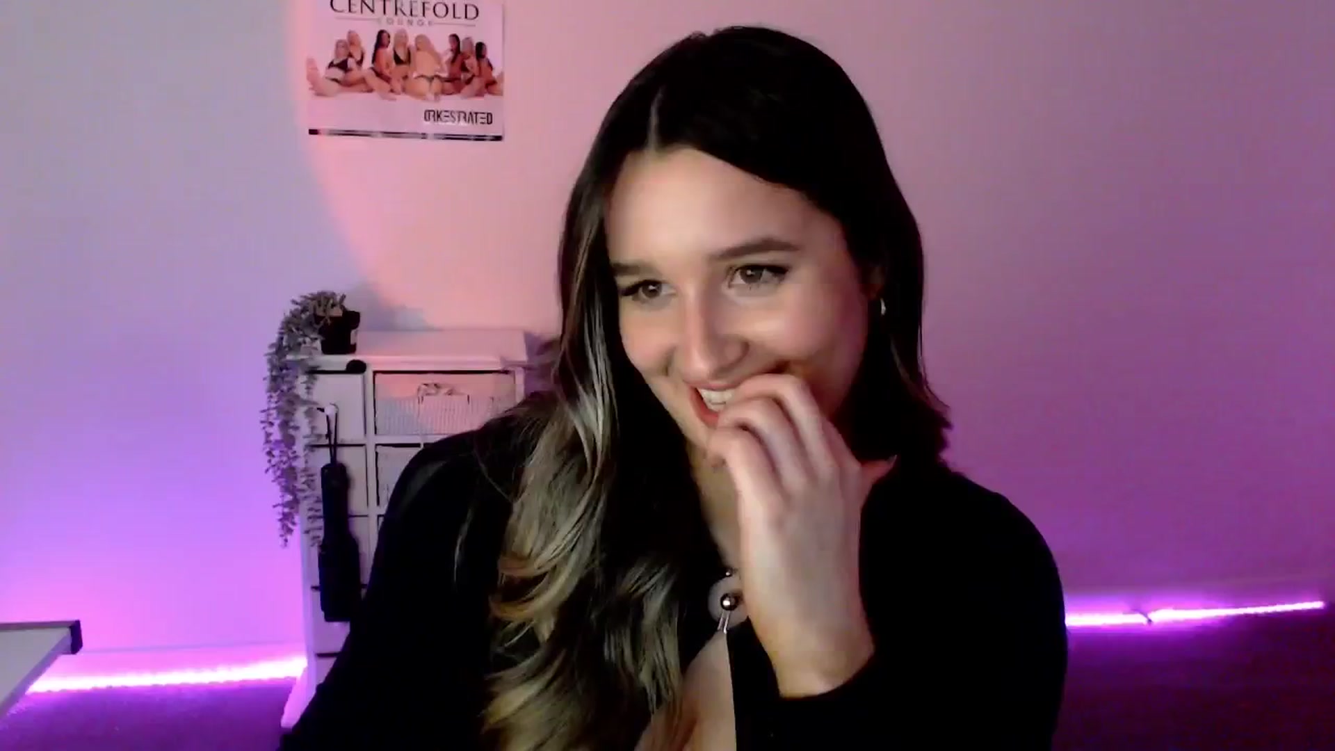 Gallery image thumbnail from StonksRoom's myfreecams stream on, 03/20/2024, 13:23 image 11 of 20