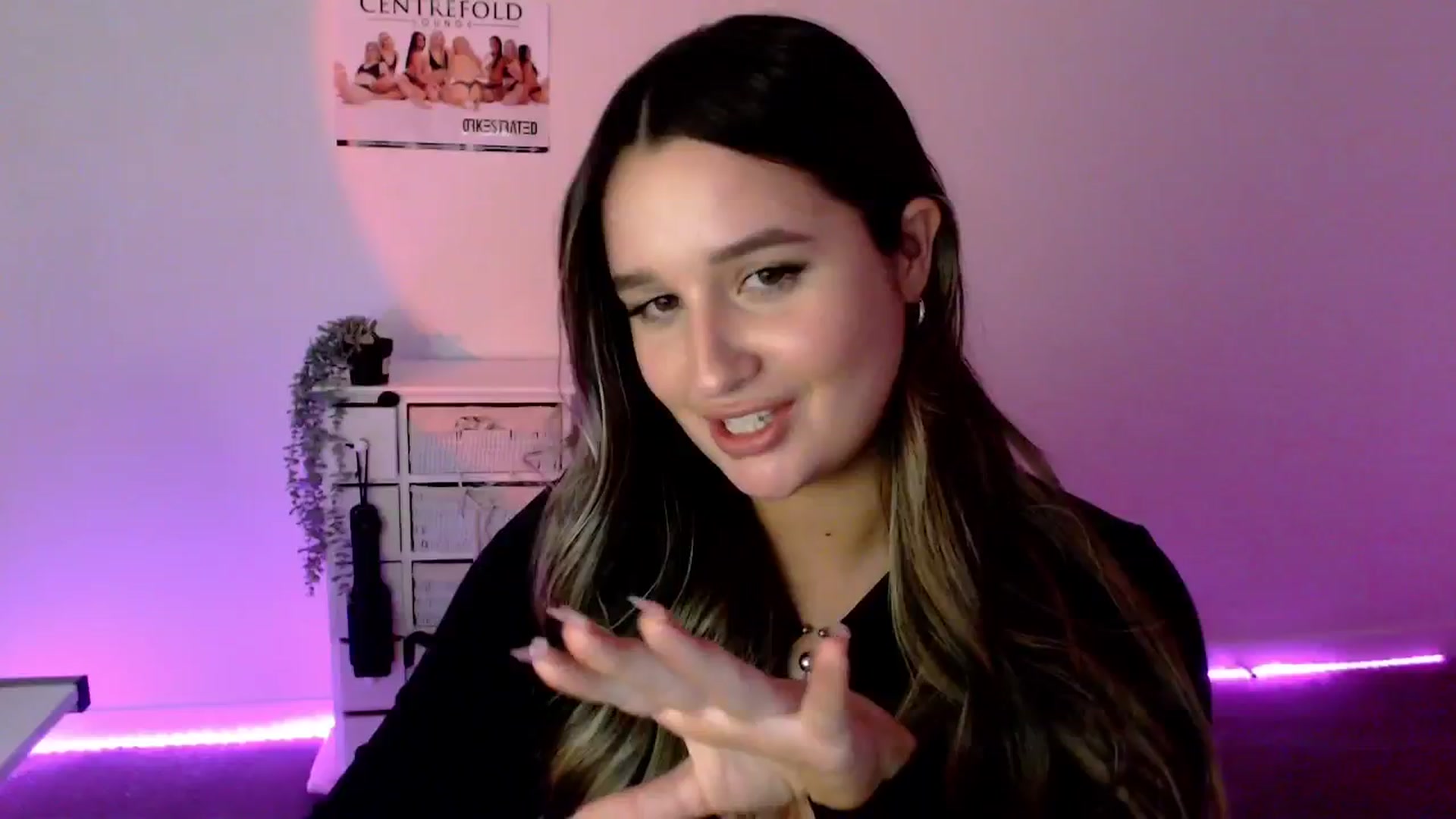 Gallery image thumbnail from StonksRoom's myfreecams stream on, 03/20/2024, 13:23 image 8 of 20