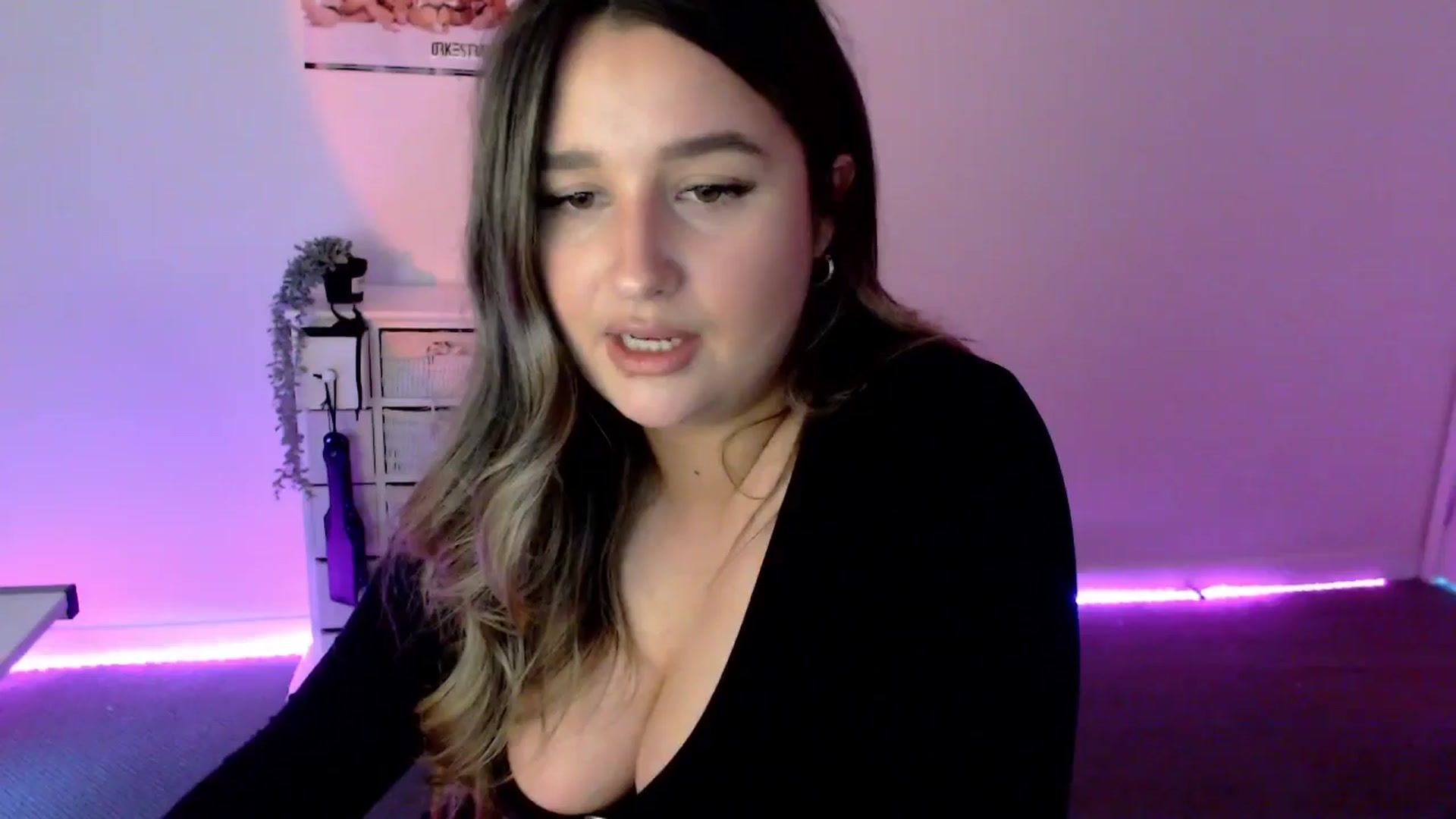 Gallery image thumbnail from StonksRoom's myfreecams stream on, 03/21/2024, 08:03 image 11 of 20