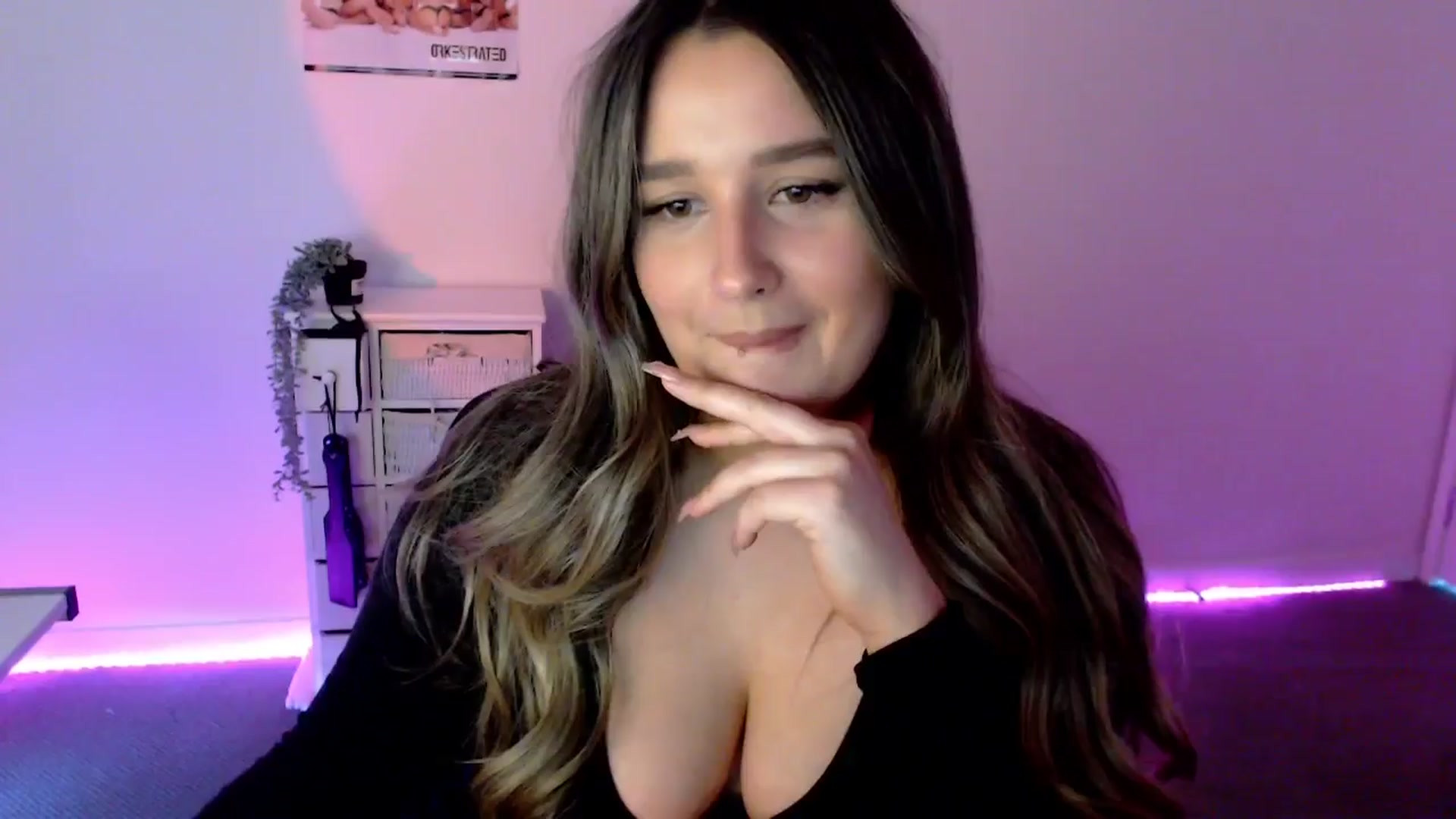 Gallery image thumbnail from StonksRoom's myfreecams stream on, 03/21/2024, 08:03 image 4 of 20