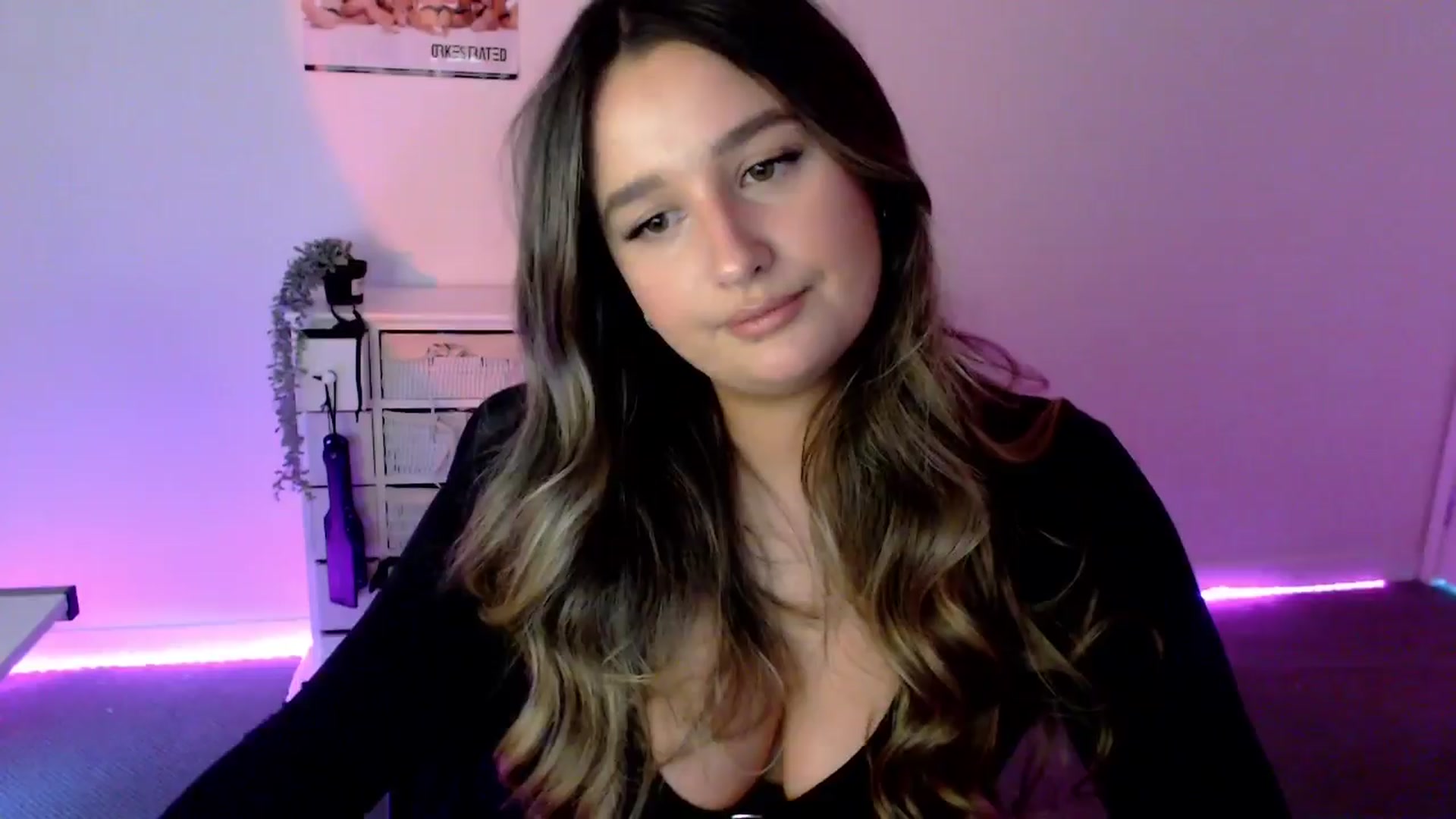 Gallery image thumbnail from StonksRoom's myfreecams stream on, 03/21/2024, 08:03 image 7 of 20