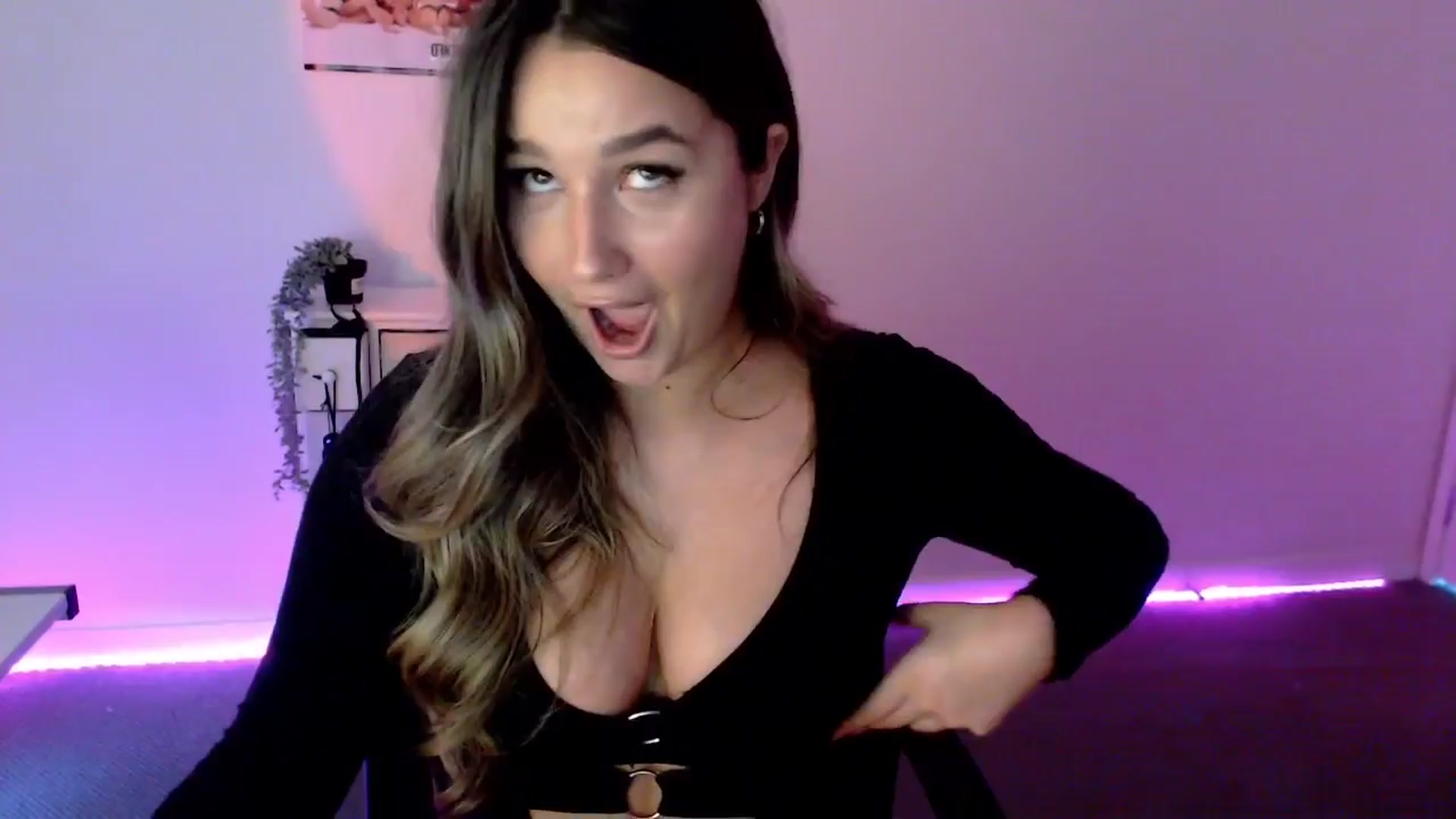 Gallery image thumbnail from StonksRoom's myfreecams stream on, 03/21/2024, 08:03 image 6 of 20