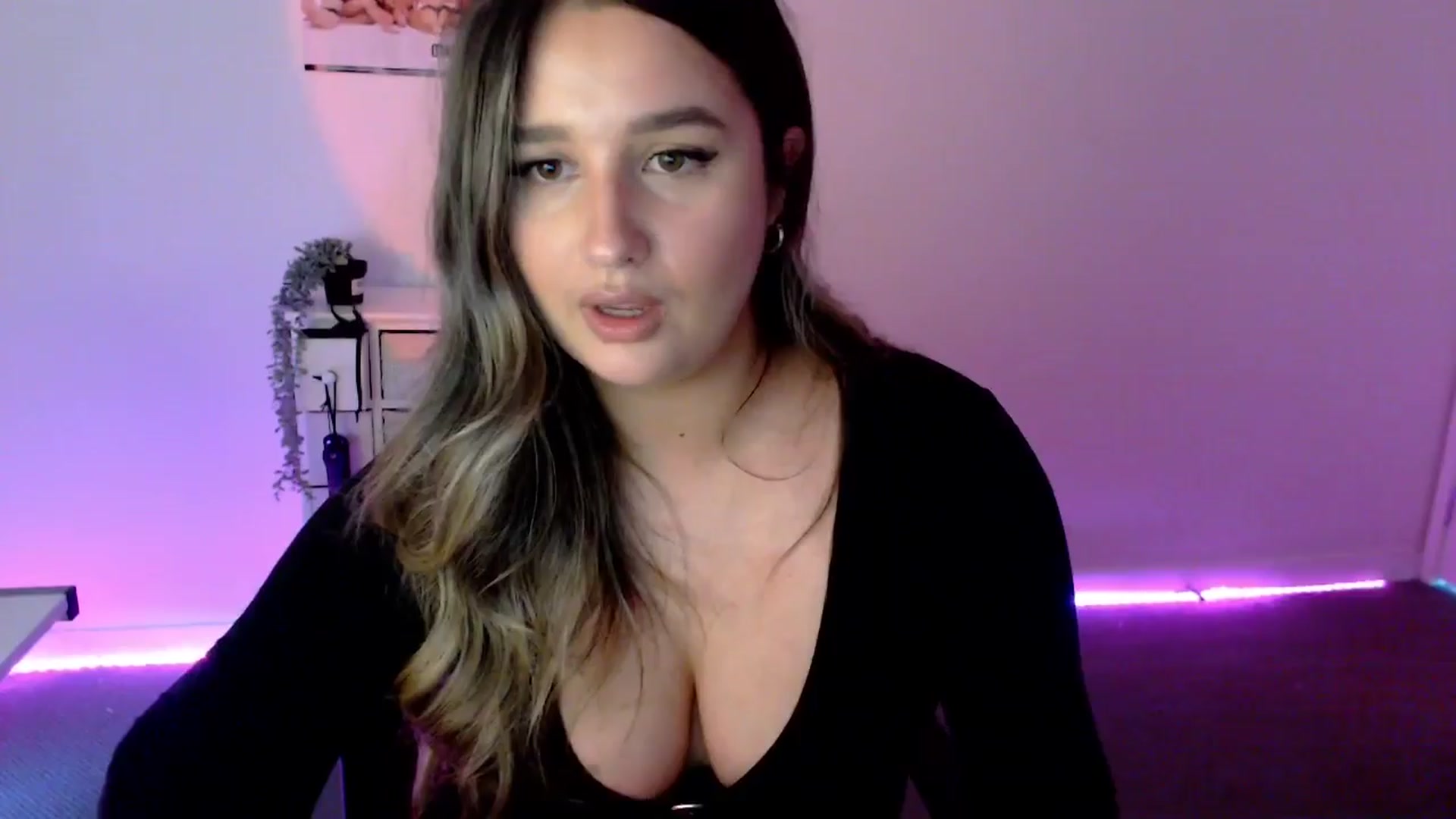 Gallery image thumbnail from StonksRoom's myfreecams stream on, 03/21/2024, 08:03 image 8 of 20