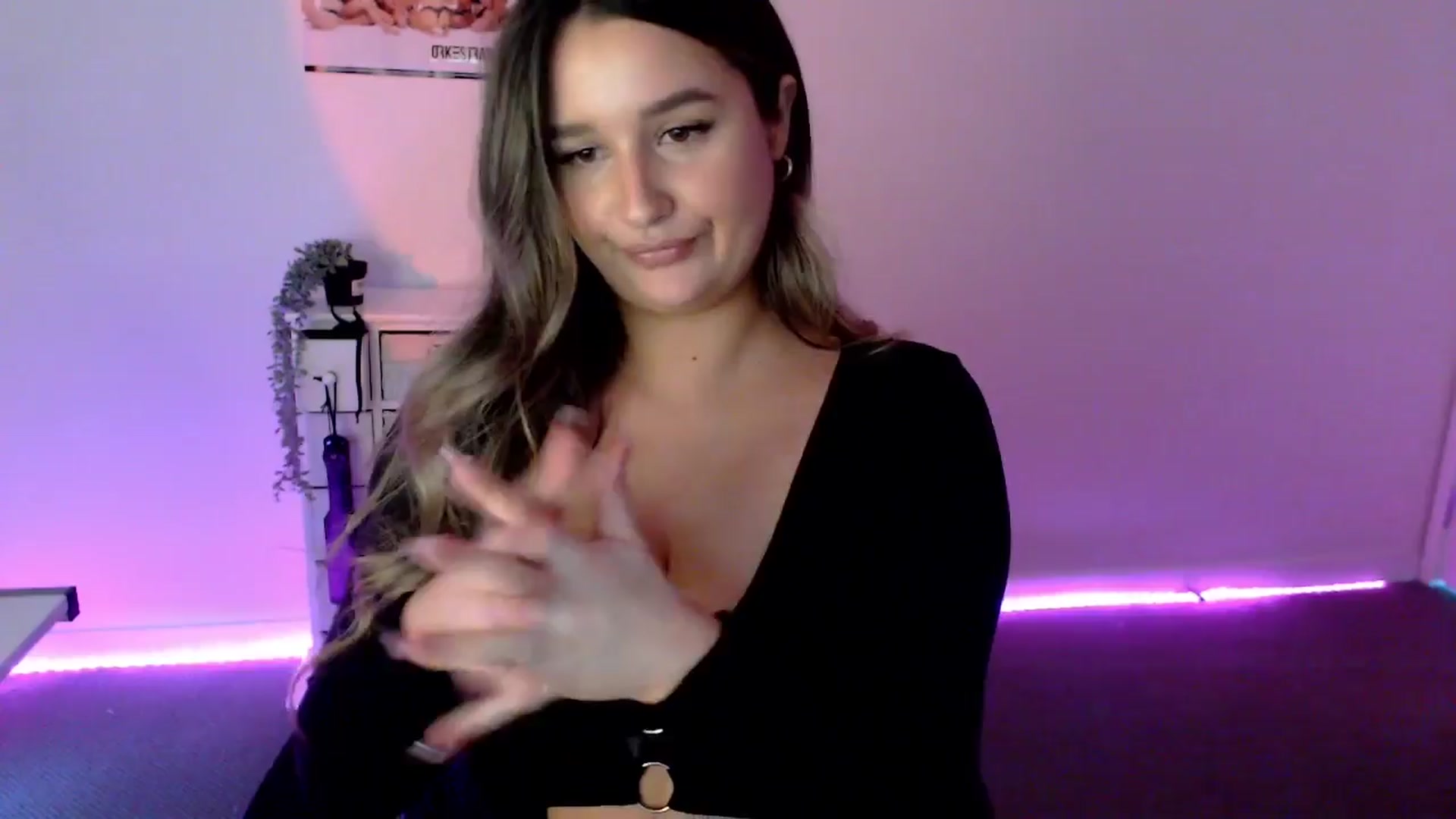 Gallery image thumbnail from StonksRoom's myfreecams stream on, 03/21/2024, 08:03 image 18 of 20