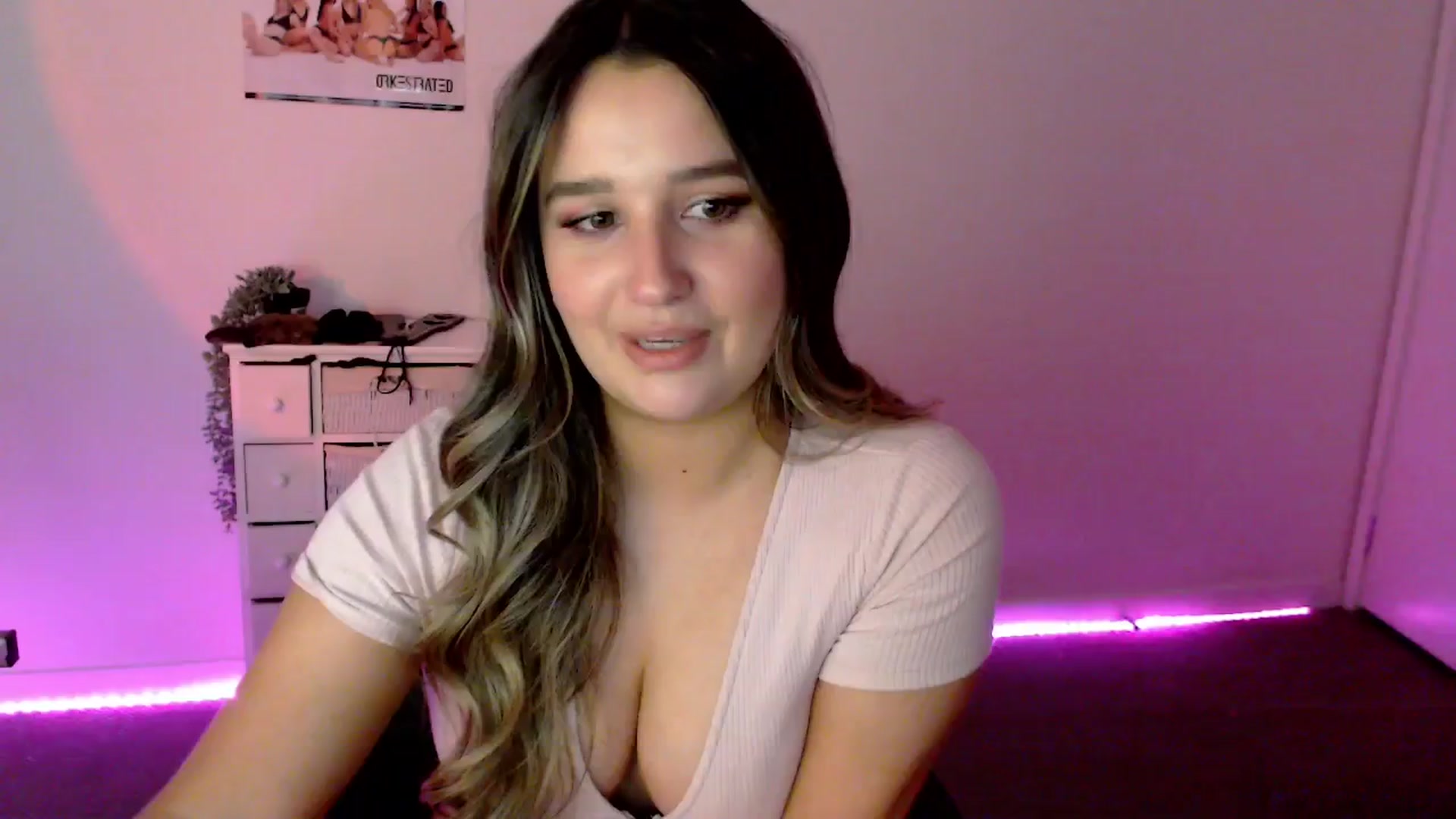 Gallery image thumbnail from StonksRoom's myfreecams stream on, 03/22/2024, 09:20 image 12 of 20